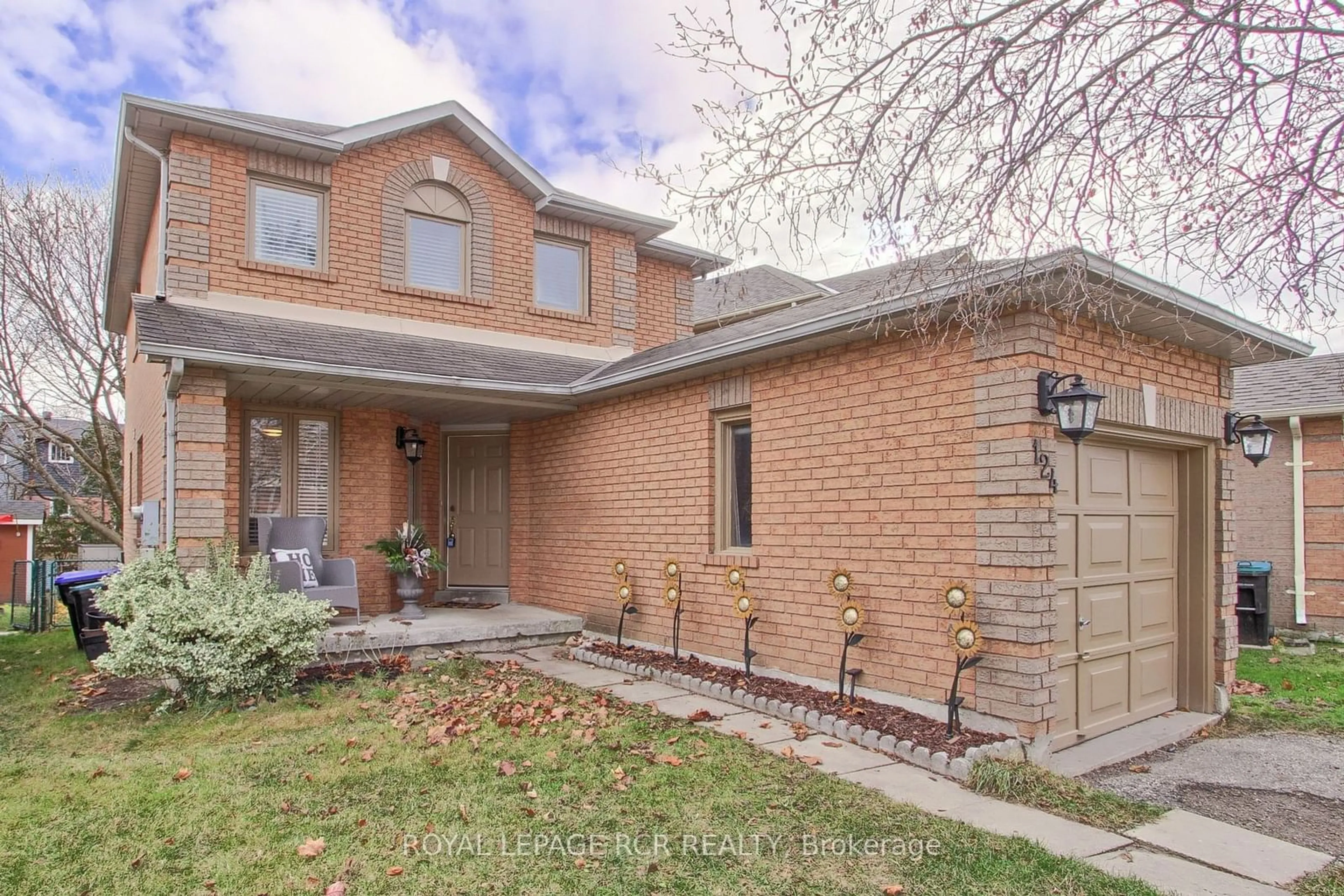 Home with brick exterior material for 124 Hudson Cres, Bradford West Gwillimbury Ontario L3Z 2Y6