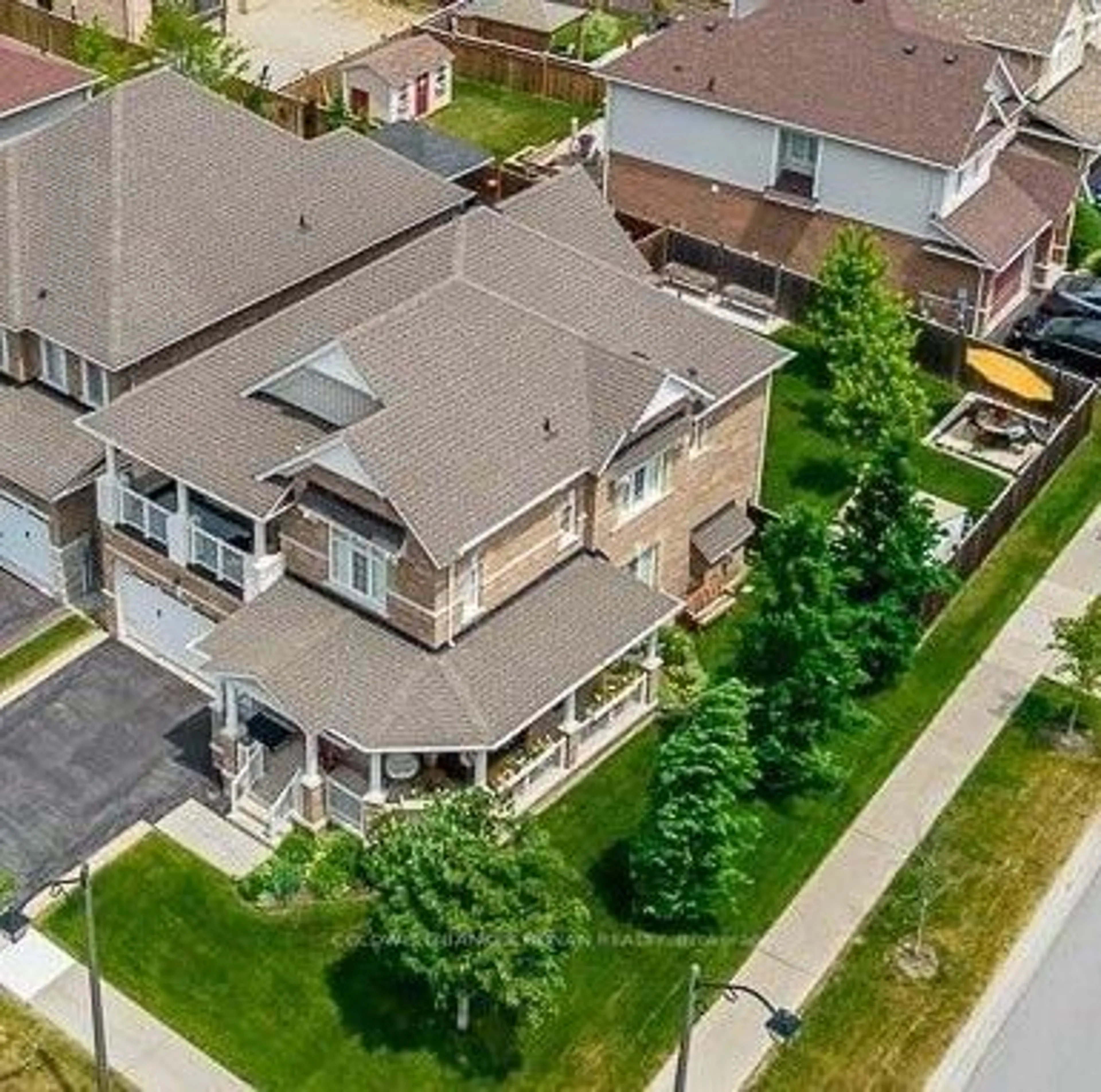 Frontside or backside of a home, the street view for 71 Cauthers Cres, New Tecumseth Ontario L9R 0L2