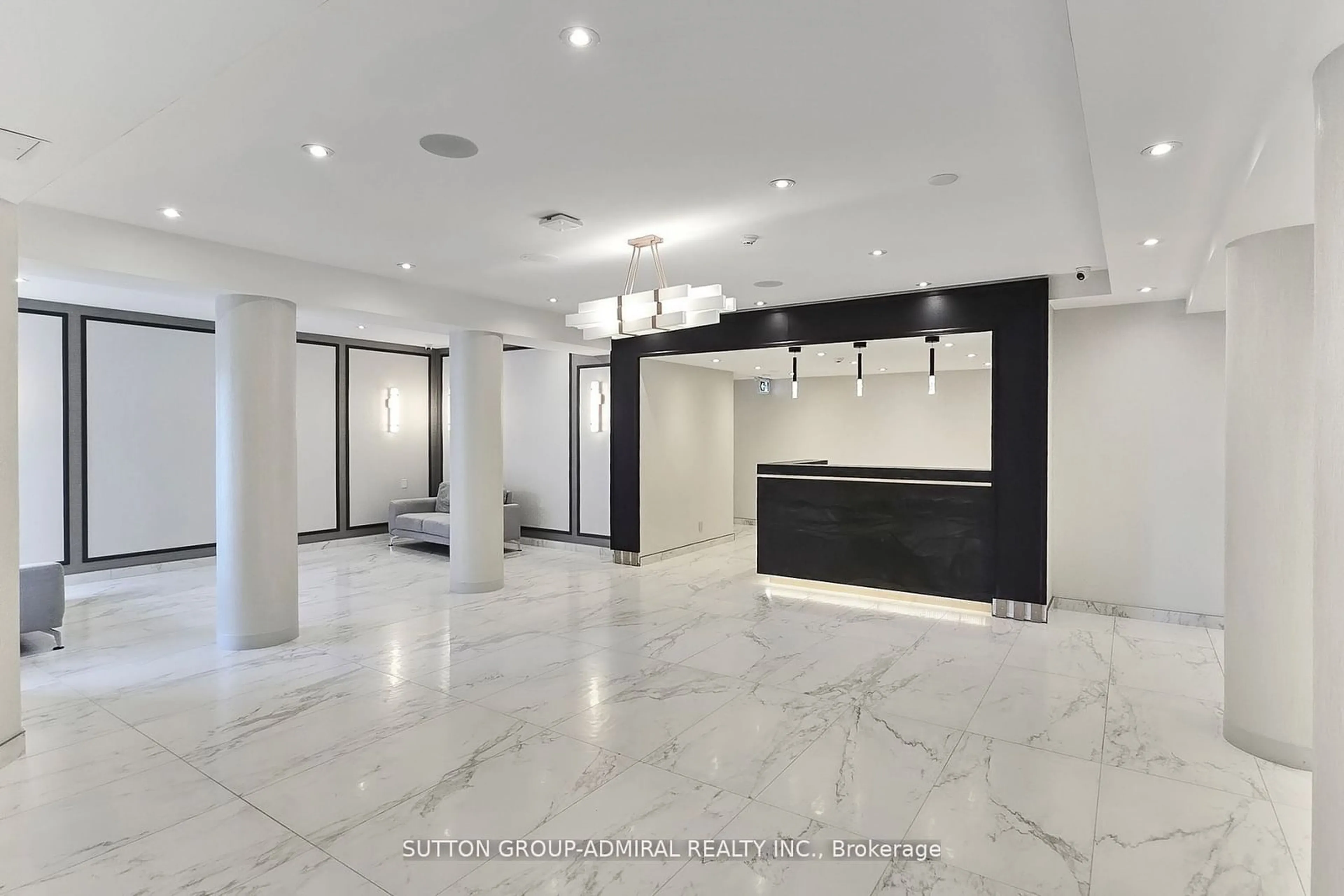 Indoor lobby, ceramic floors for 7460 Bathurst St #901, Vaughan Ontario L4J 7K9