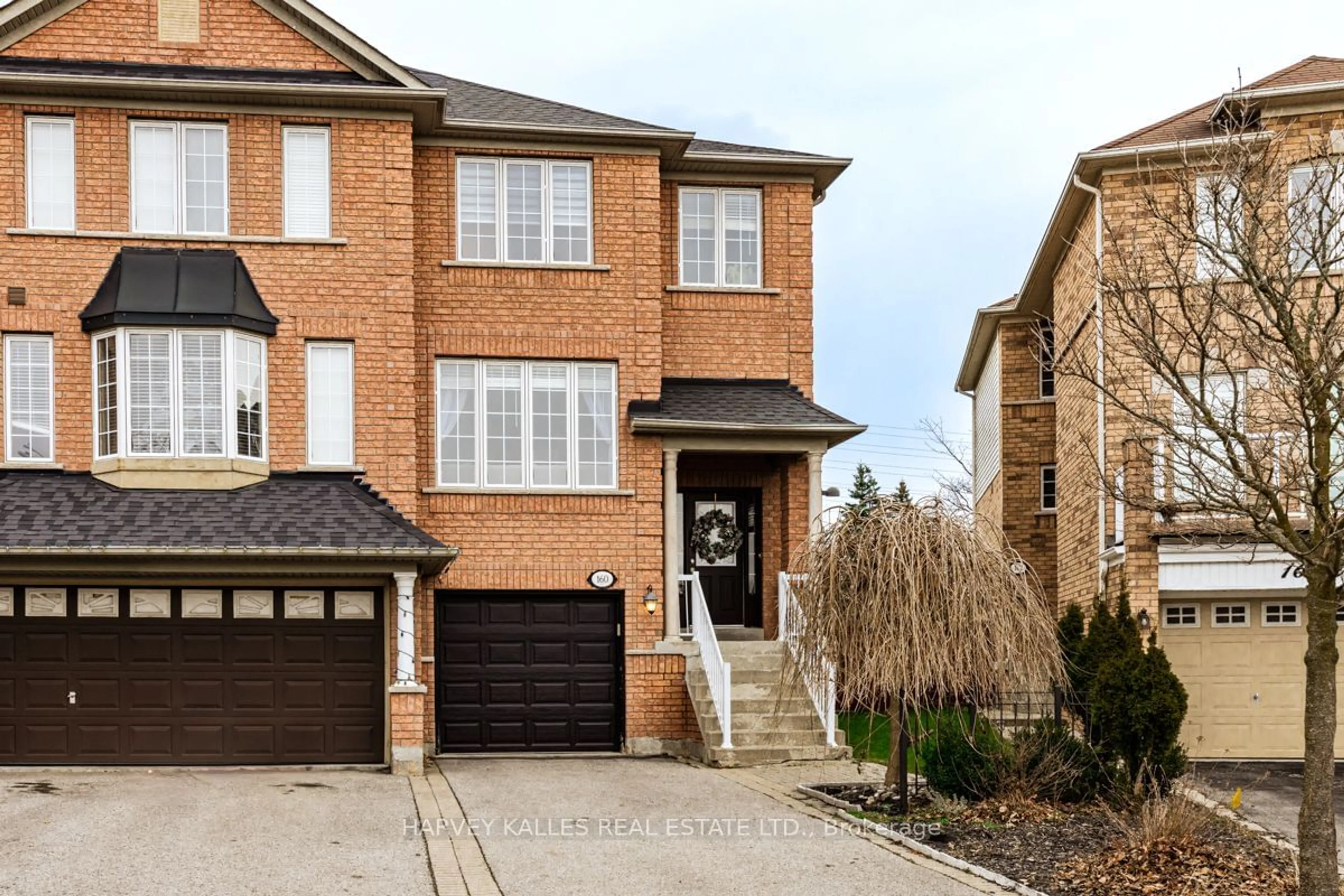 A pic from exterior of the house or condo, the street view for 160 Millcliff Circ, Aurora Ontario L4G 7N8