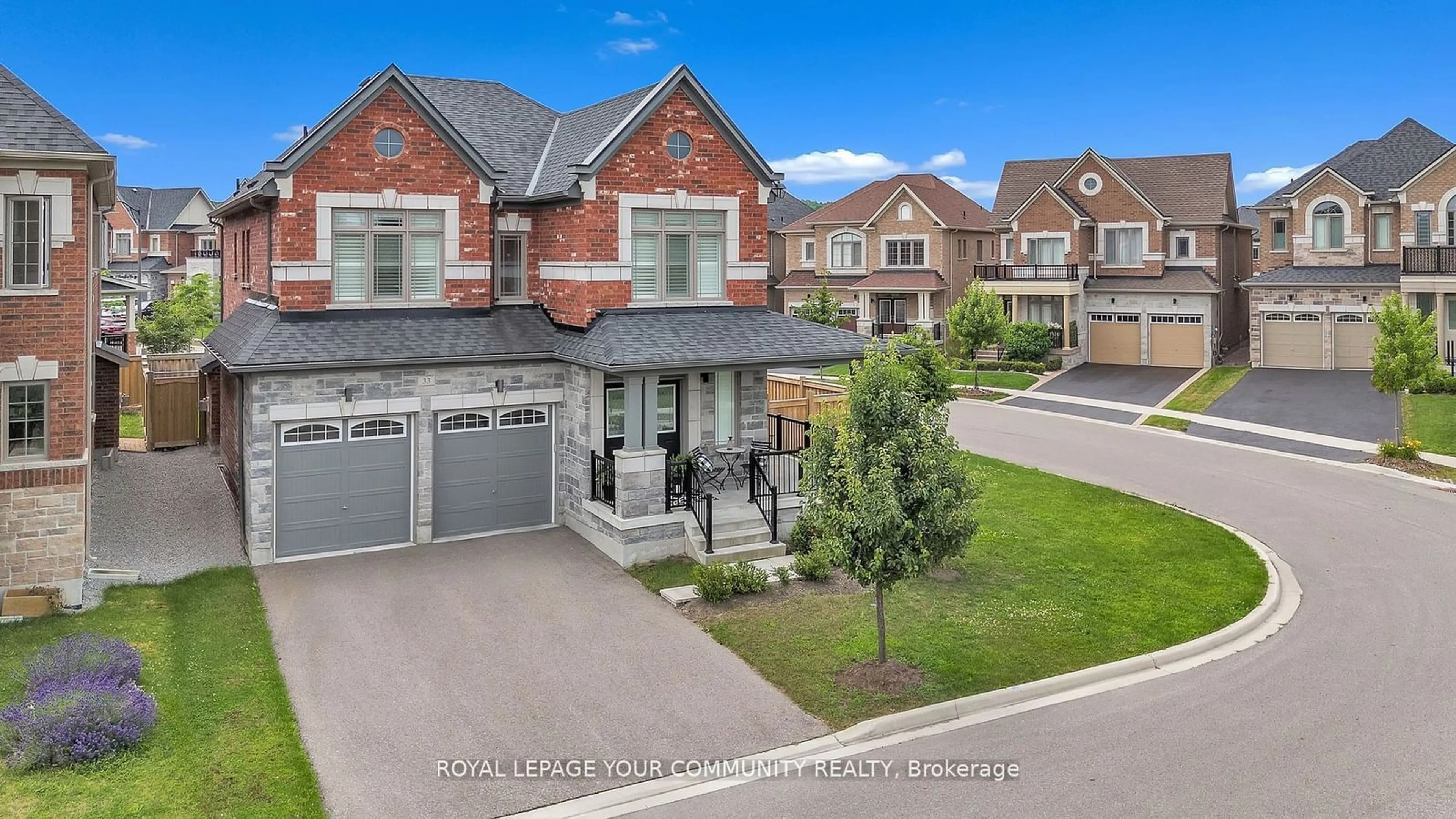 A pic from exterior of the house or condo, the street view for 33 Prairie  Grass Cres, East Gwillimbury Ontario L9N 1K3