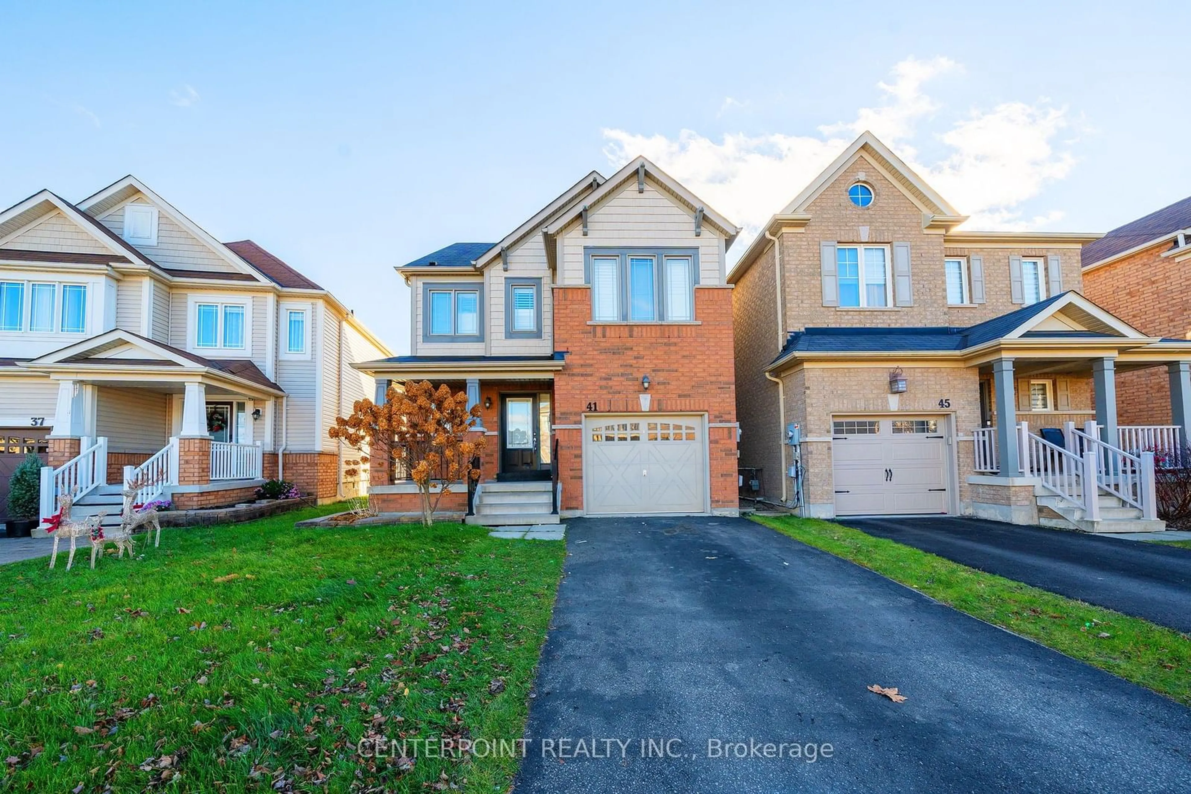 Frontside or backside of a home, the street view for 41 Liberty Cres, Bradford West Gwillimbury Ontario L3Z 0P5