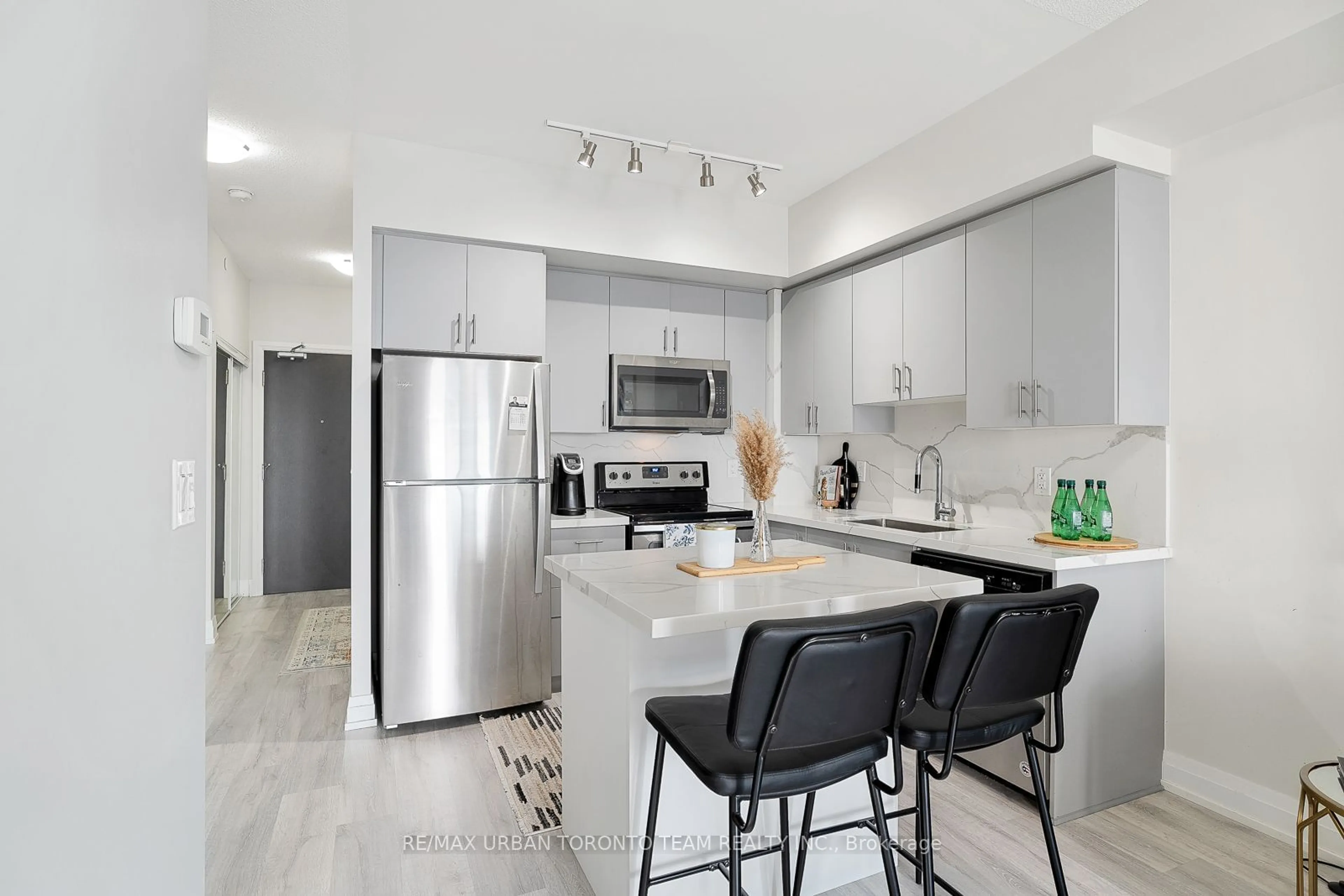 Open concept kitchen for 3600 Highway 7 Rd #2510, Vaughan Ontario L4L 0G7