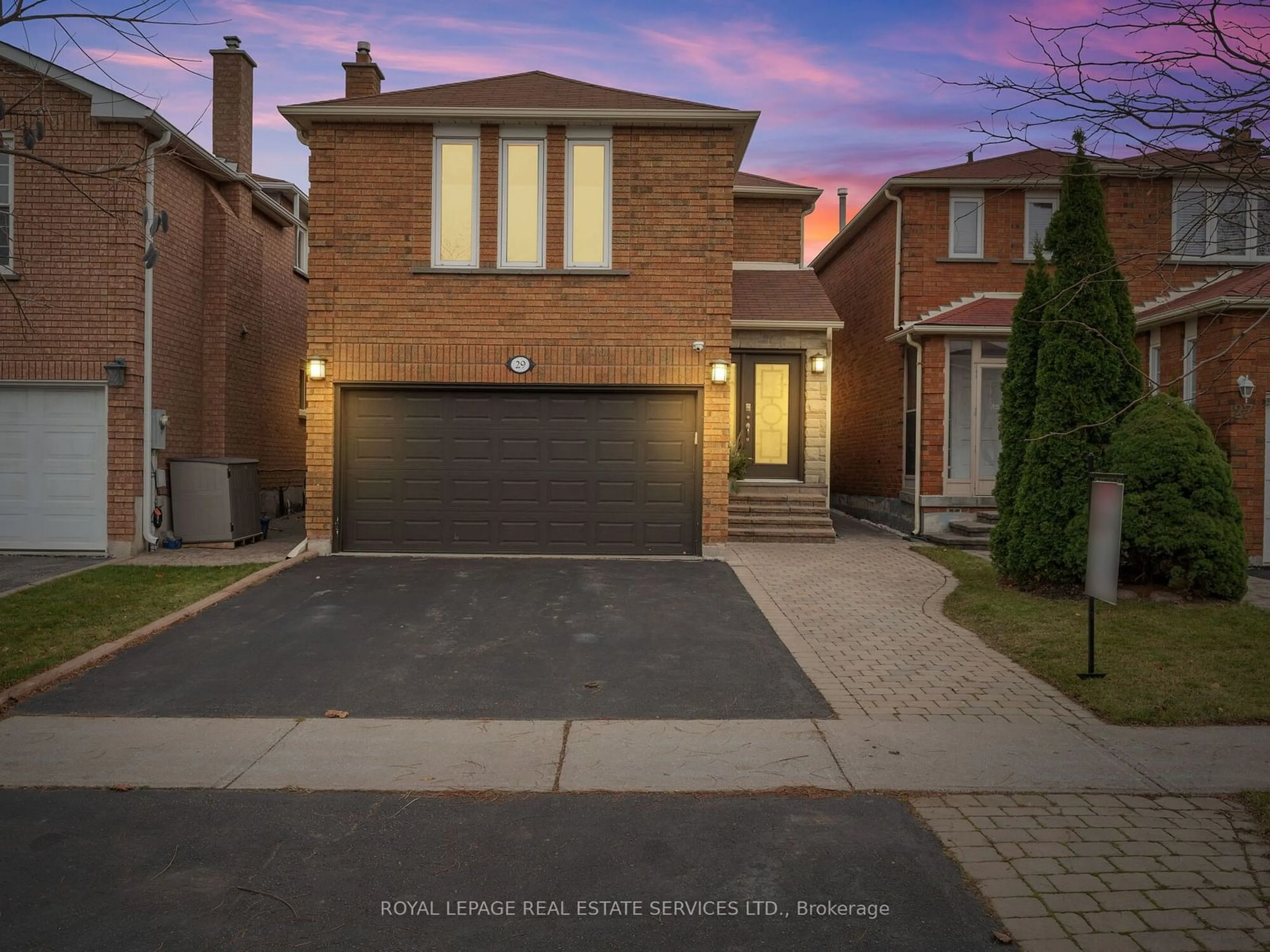 Frontside or backside of a home, the street view for 29 Bayhampton Cres, Vaughan Ontario L4J 7H1