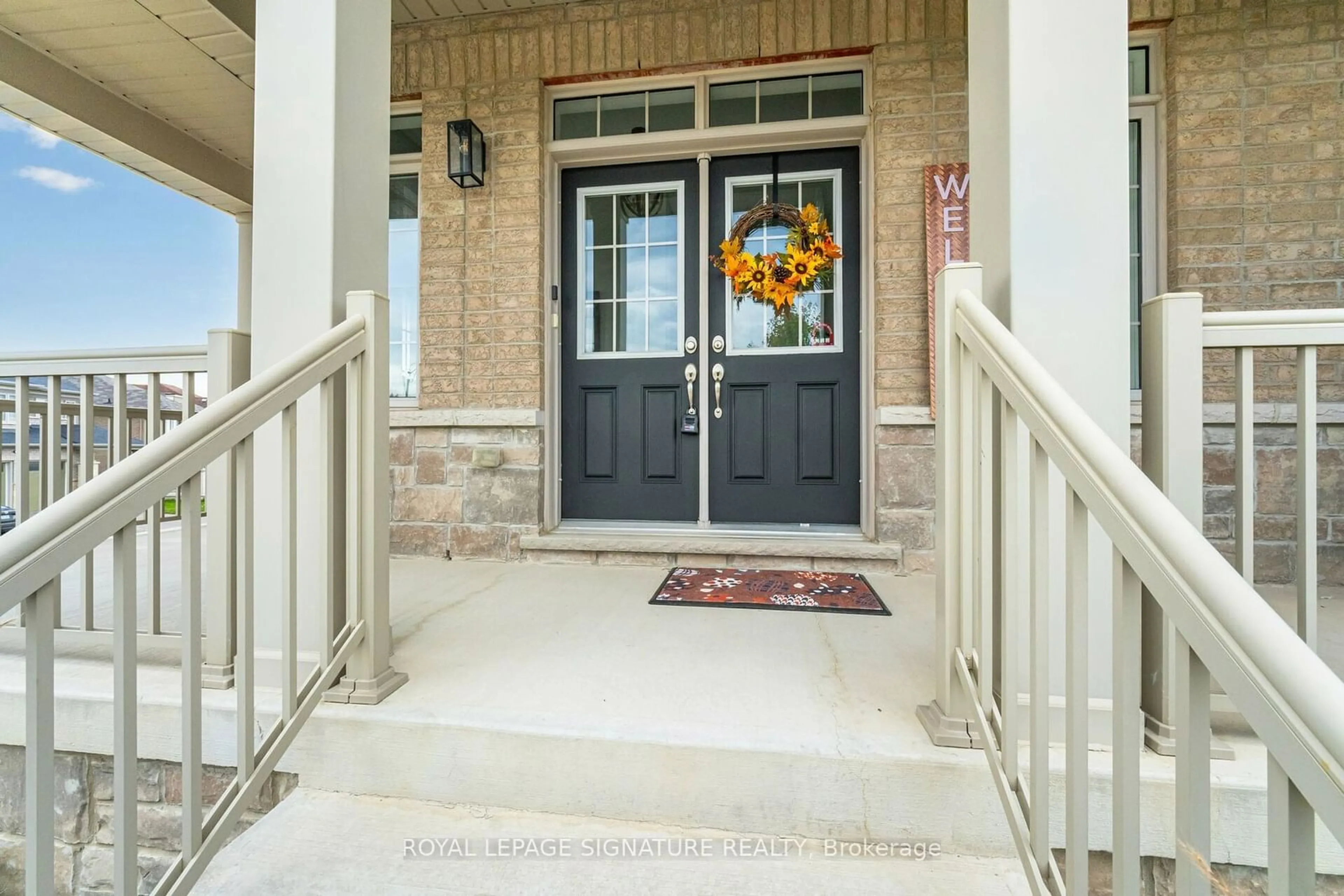 Indoor entryway, ceramic floors for 2 Hackett St, East Gwillimbury Ontario L9N 0P8