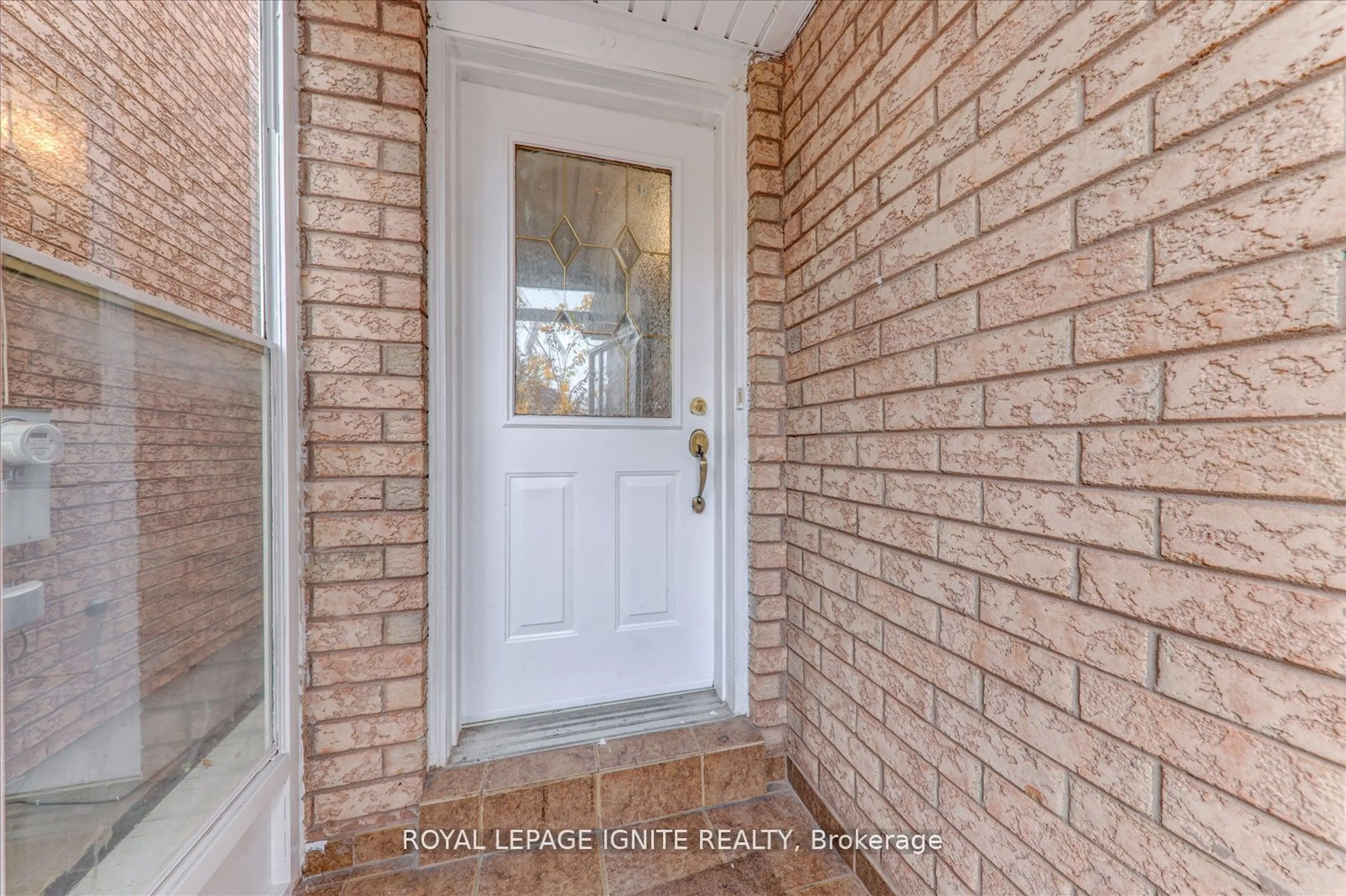 Indoor entryway, ceramic floors for 201 Sophia Rd, Markham Ontario L3S 4C5