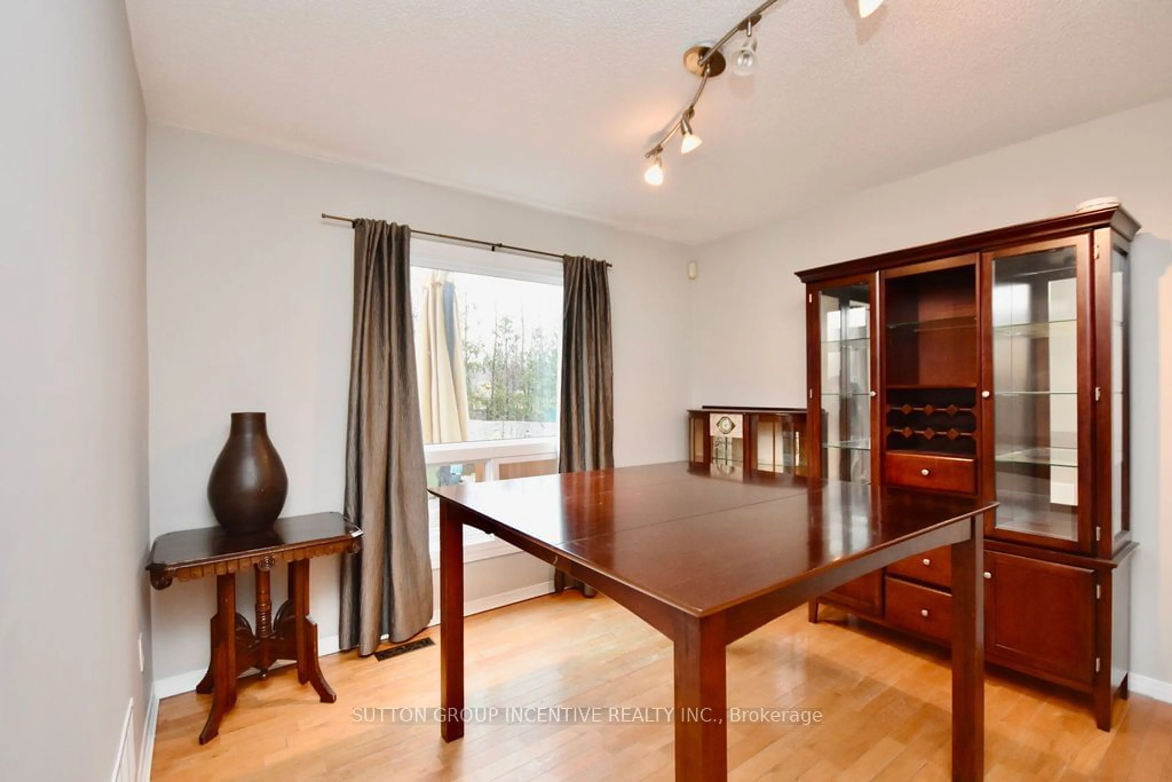 Dining room, wood floors, cottage for 1916 Applewood Ave, Innisfil Ontario L9S 1W2