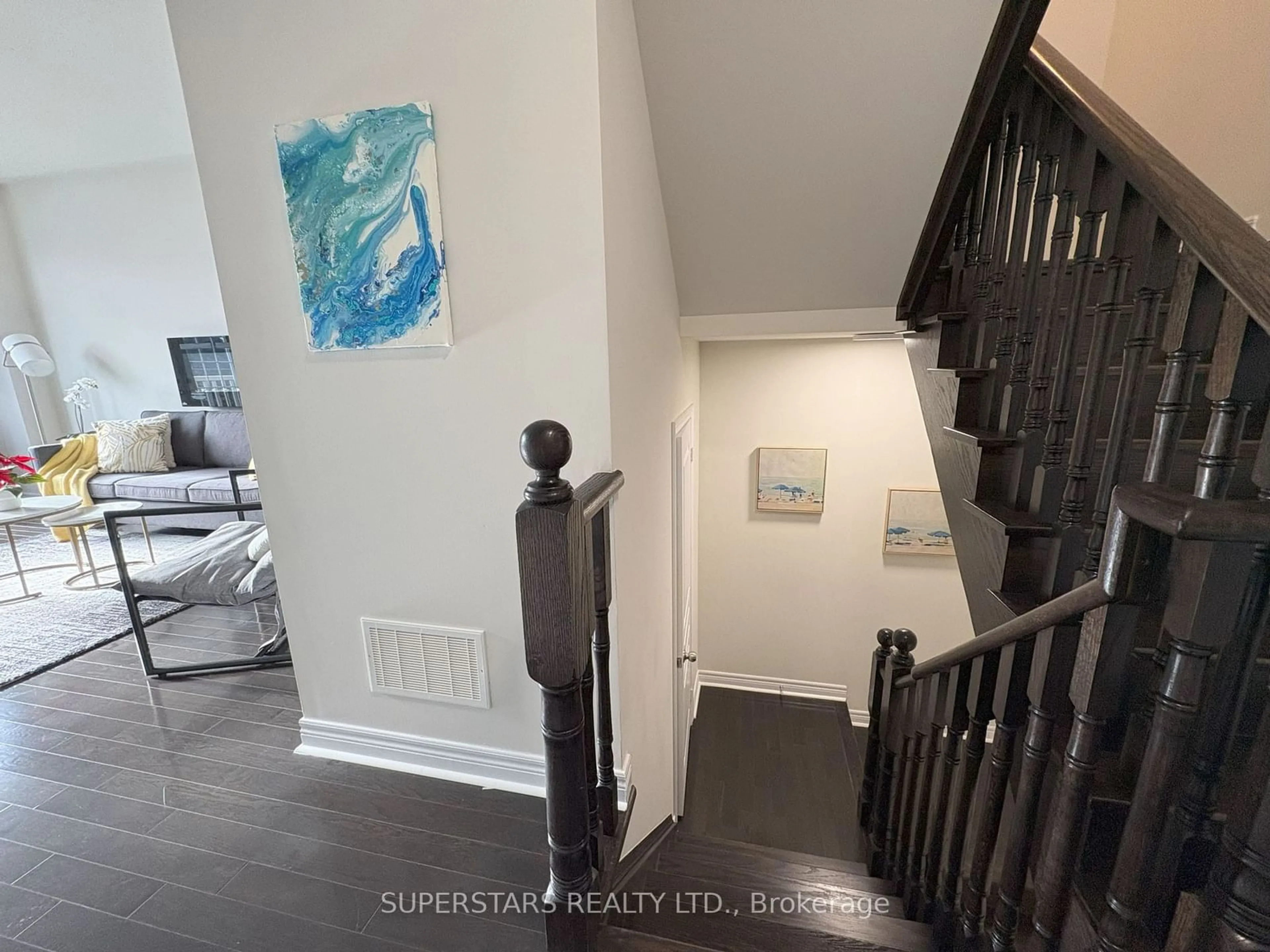 Stairs for 4596 16TH Ave, Markham Ontario L6C 0X6