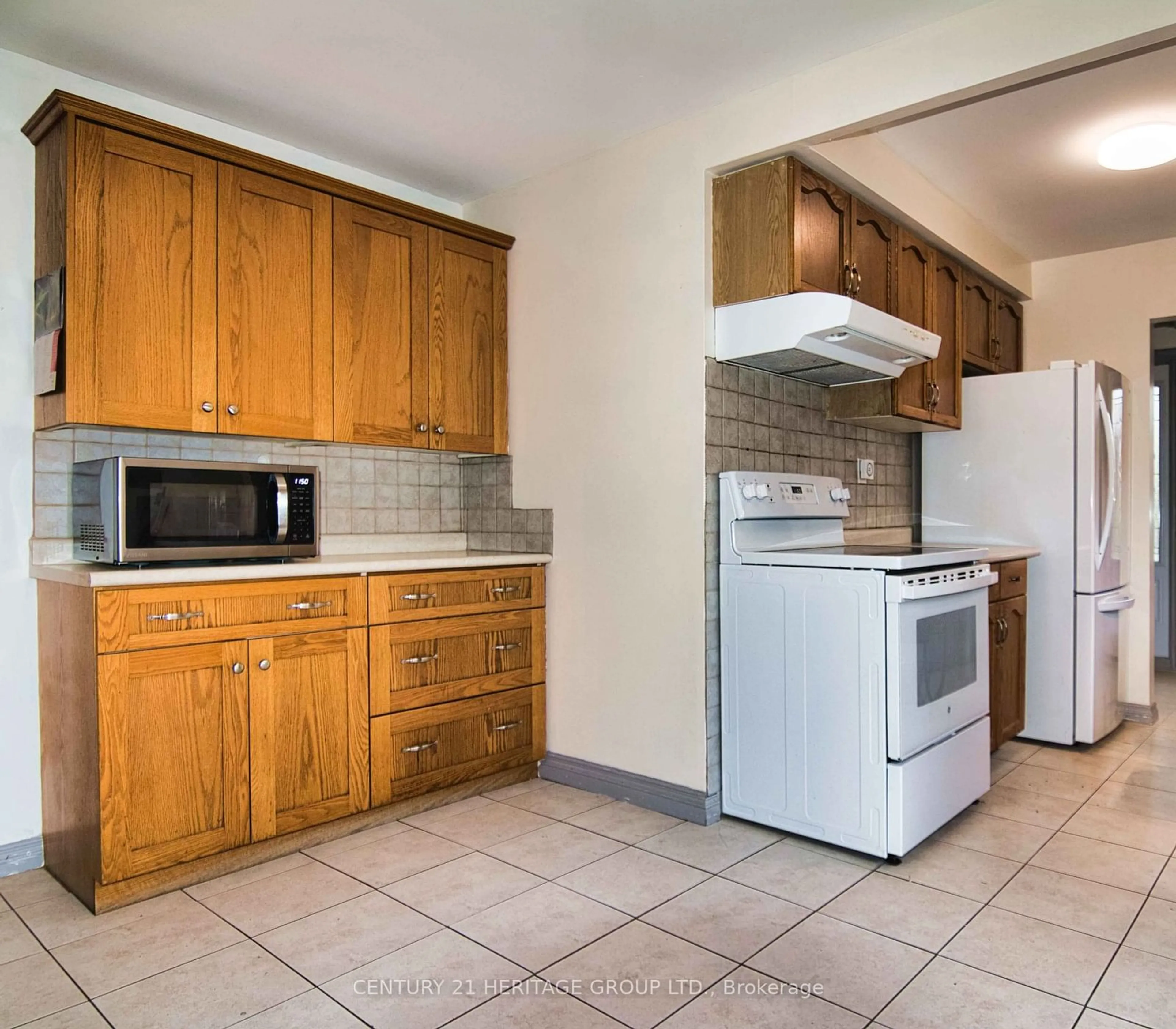 Standard kitchen for 13 Eastern Ave, New Tecumseth Ontario L0G 1W0