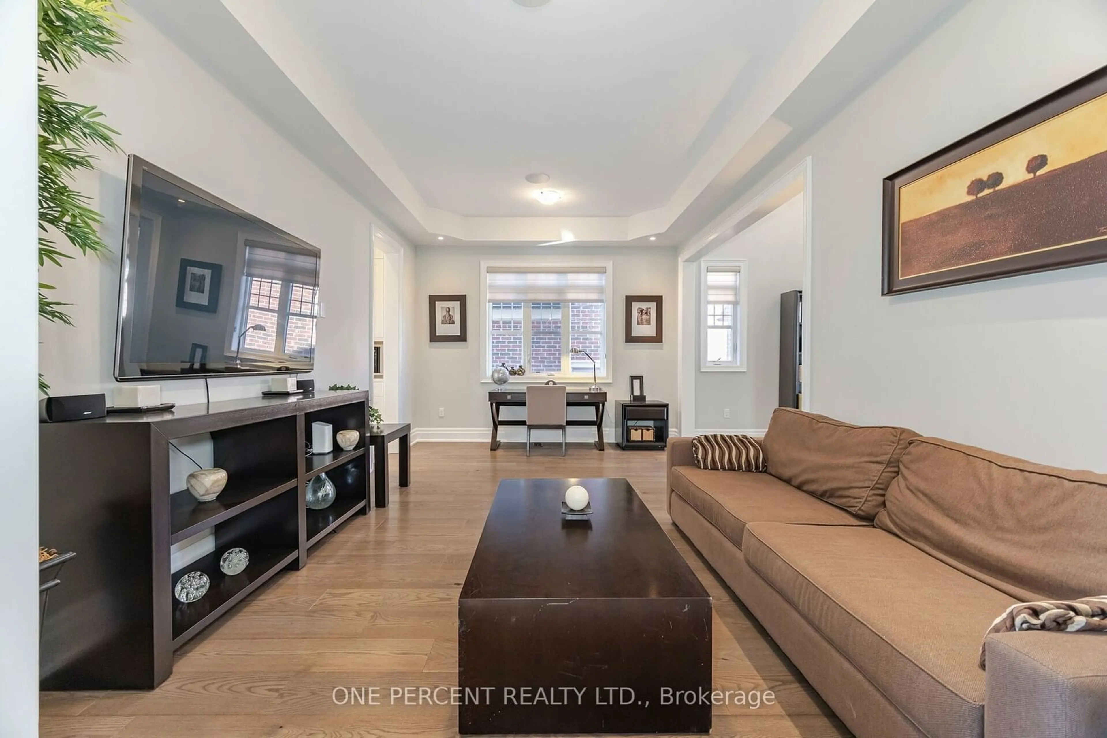 Living room, wood floors for 187 Carmichael Cres, King Ontario L7B 0N2