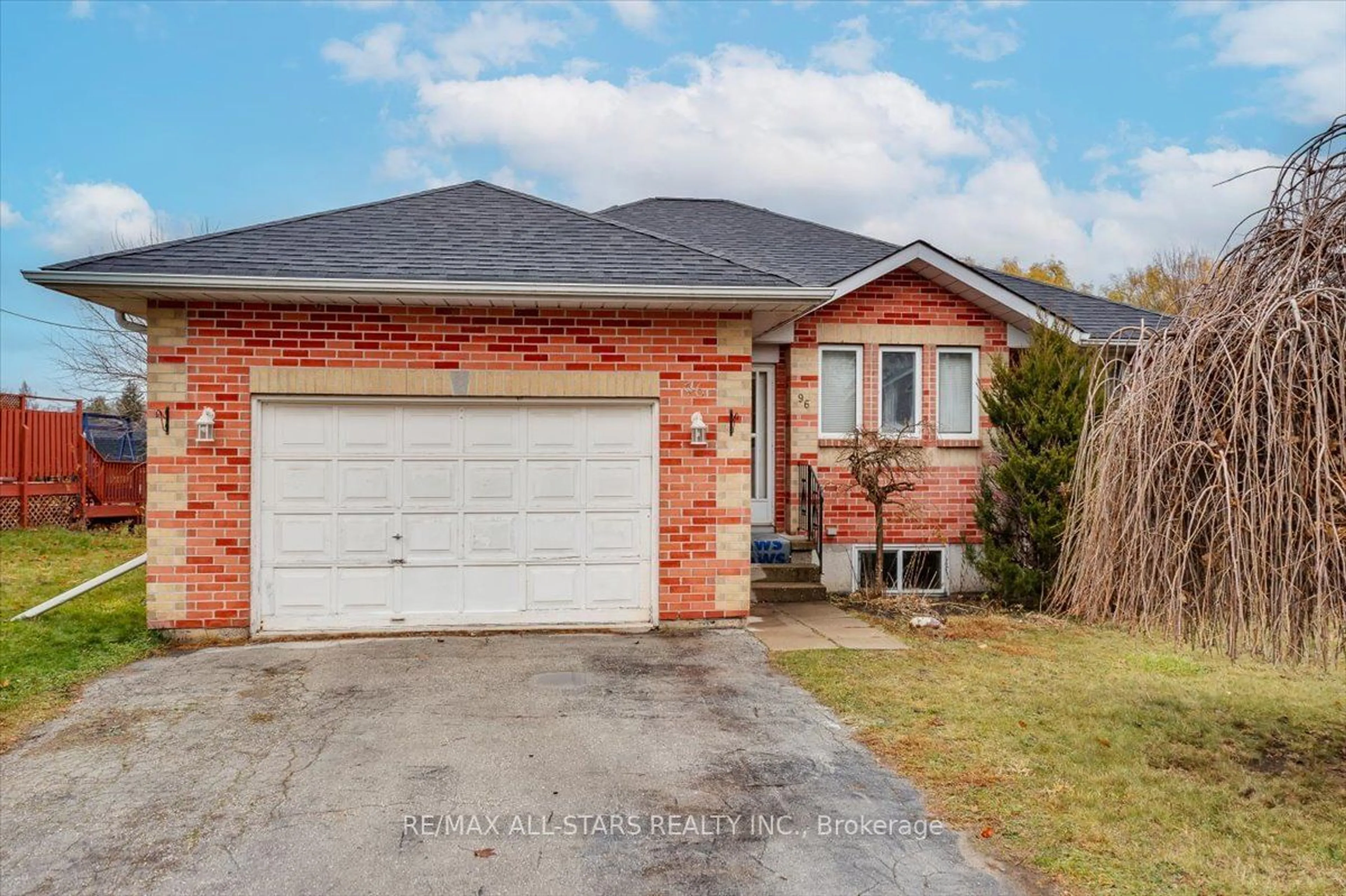 Frontside or backside of a home, cottage for 96 Riverglen Dr, Georgina Ontario L4P 2R1