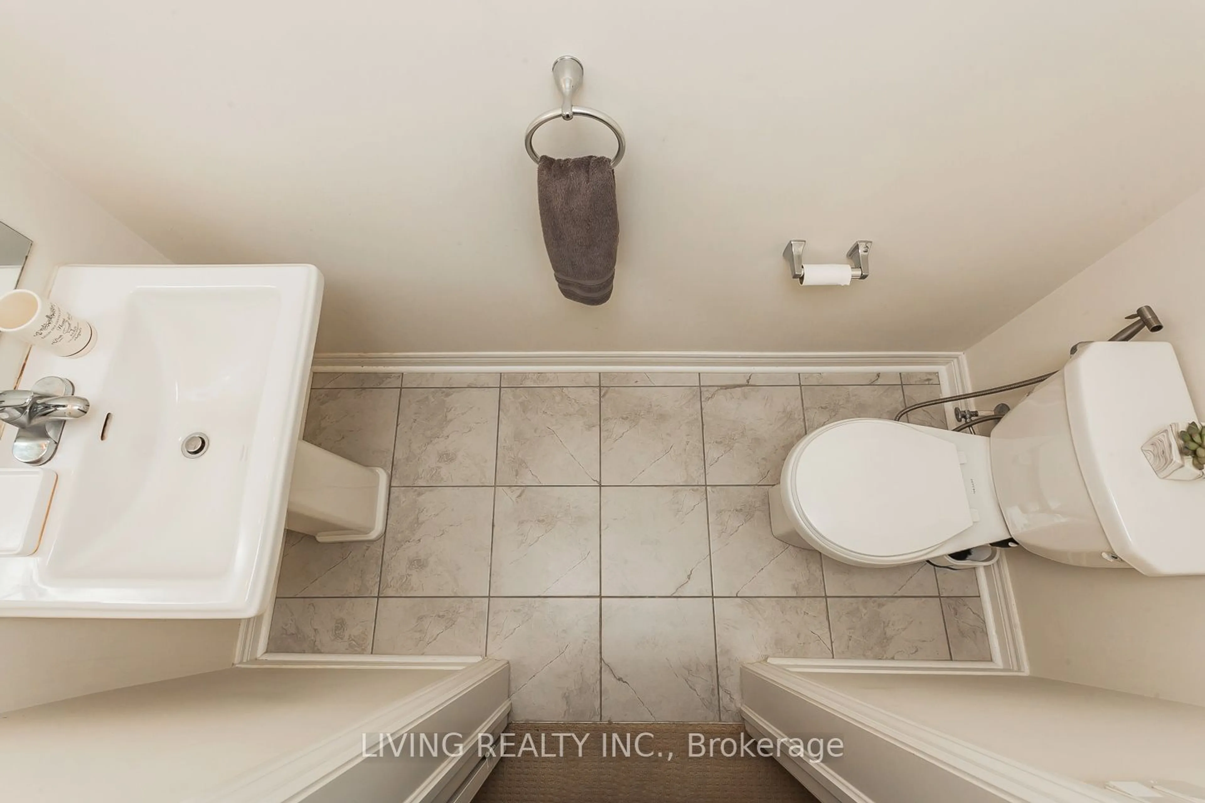 Standard bathroom, ceramic floors for 38 Laskin Dr, Vaughan Ontario L6A 5A4