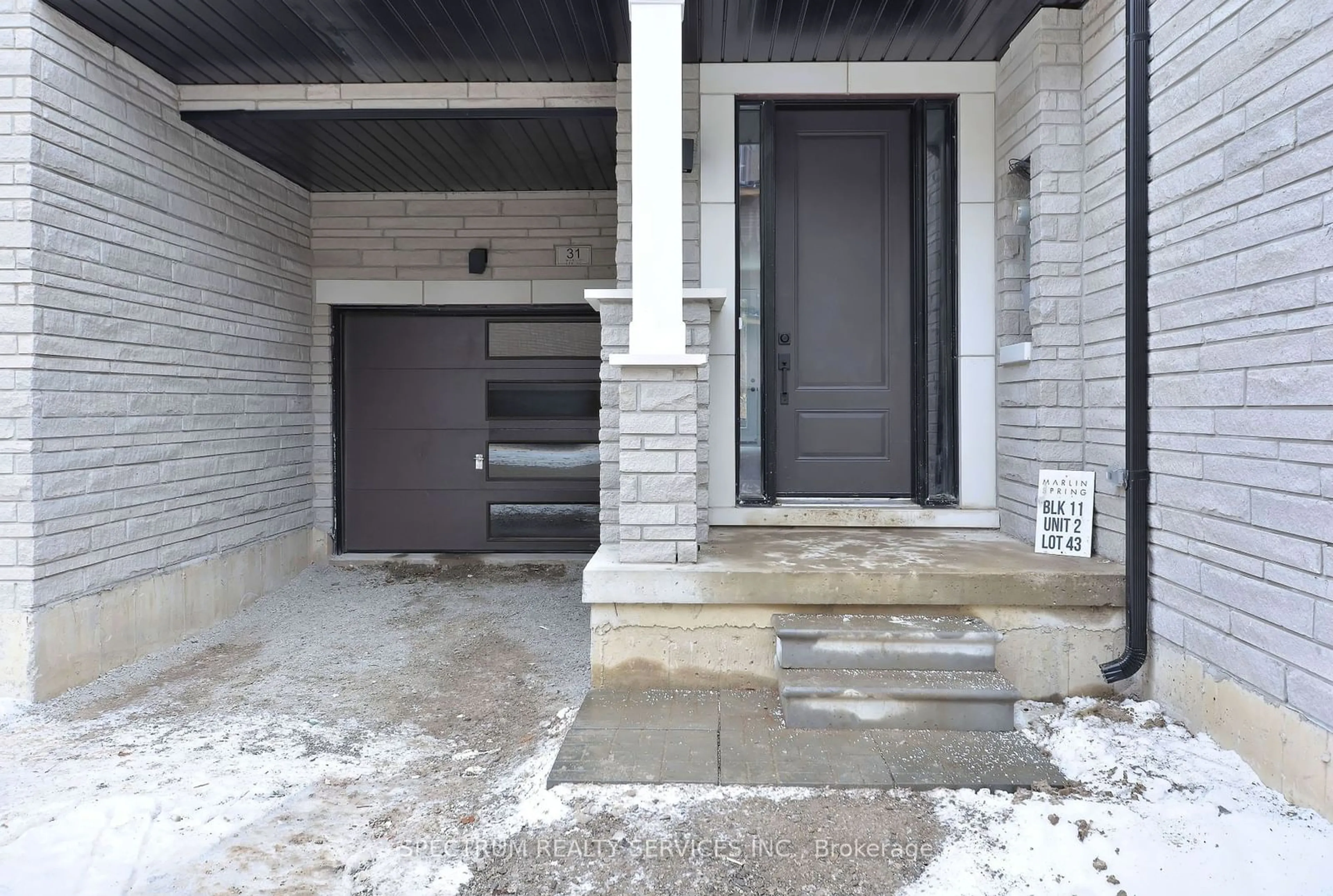 Indoor entryway, cement floor for 31 De La Roche Dr, Vaughan Ontario L4H 5G4