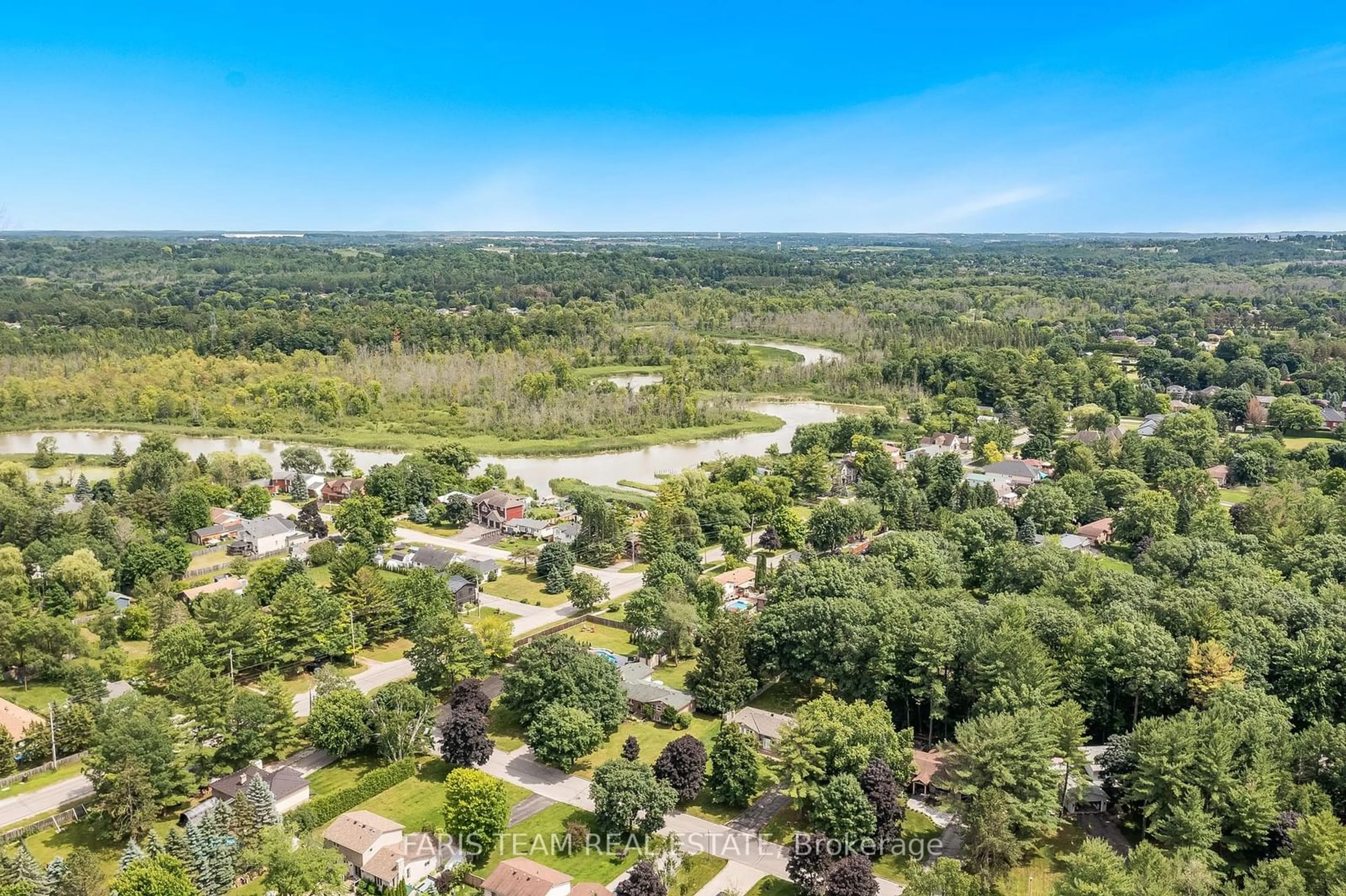 A pic from outside/outdoor area/front of a property/back of a property/a pic from drone, forest/trees view for 3 Artesian Ave, East Gwillimbury Ontario L9N 1J3