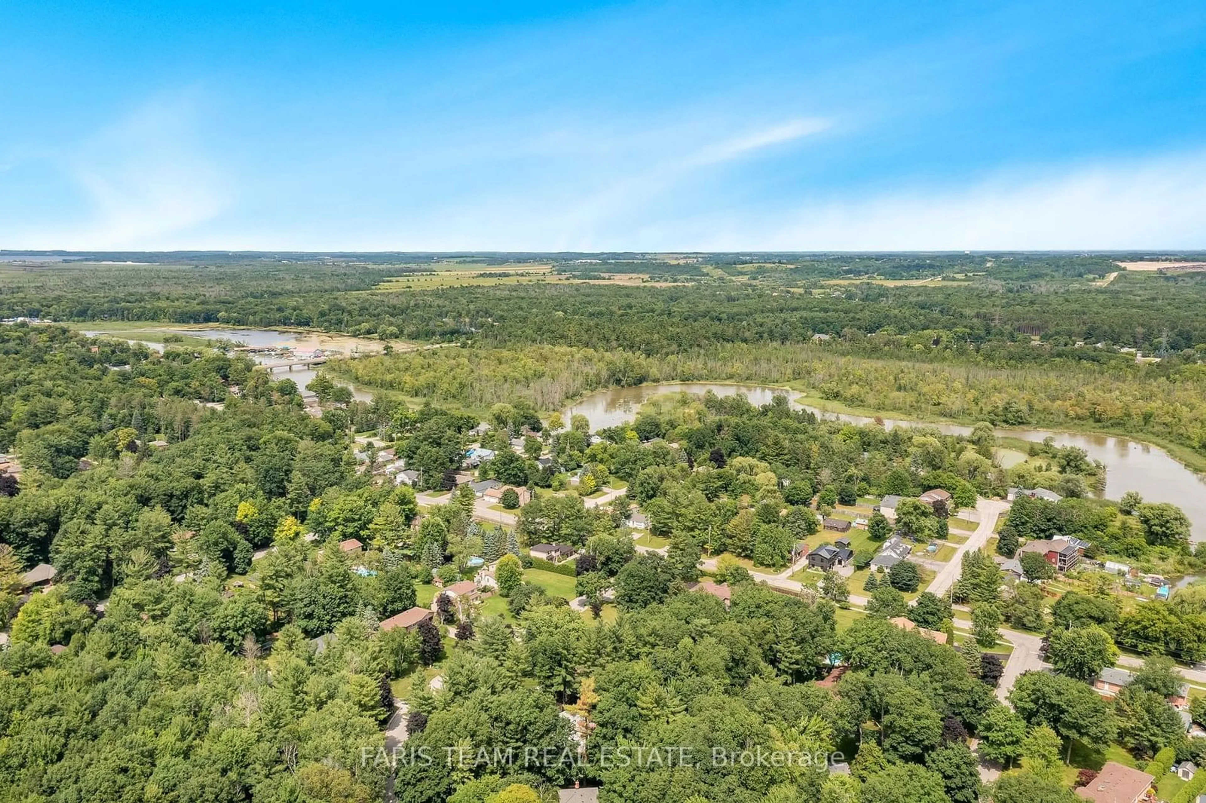 A pic from outside/outdoor area/front of a property/back of a property/a pic from drone, forest/trees view for 3 Artesian Ave, East Gwillimbury Ontario L9N 1J3