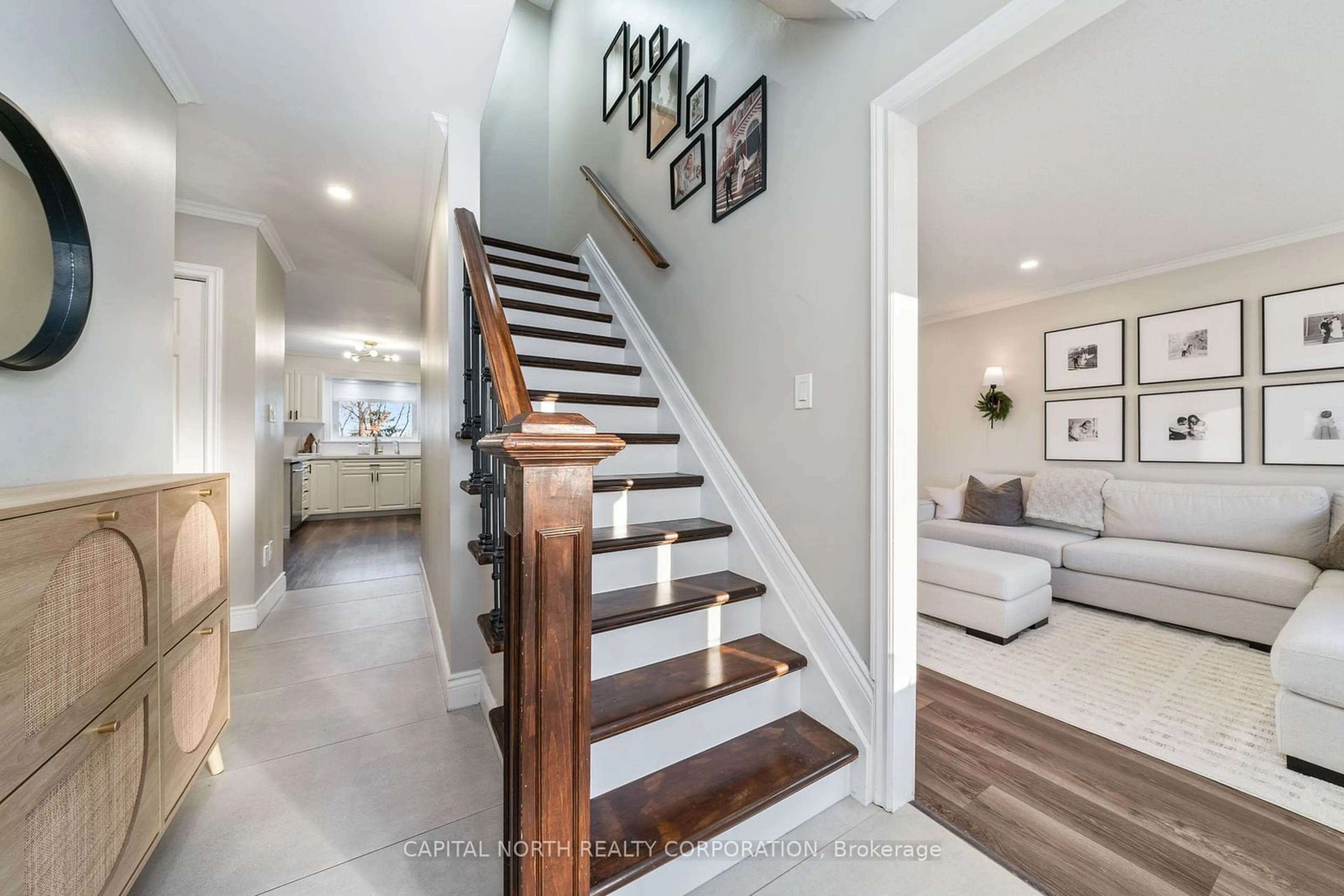 Indoor entryway, wood floors for 2125 Adjala Tecumseth Townline, New Tecumseth Ontario L0G 1W0