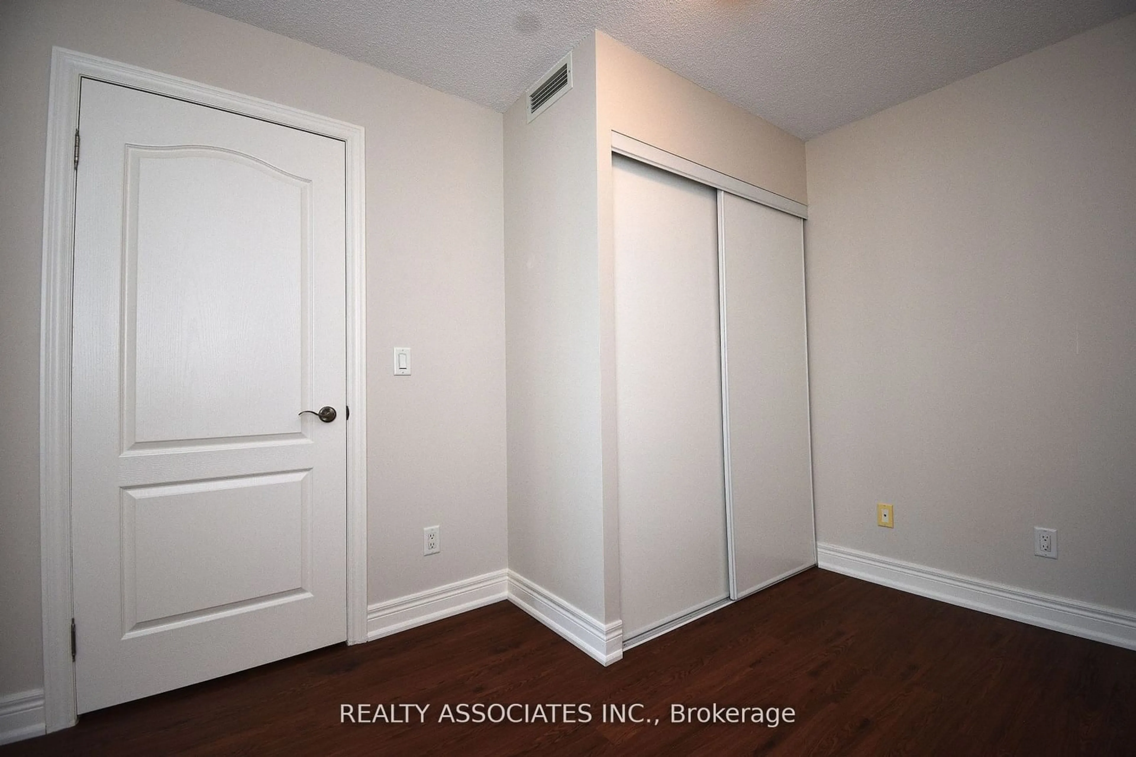 A pic of a room for 48 Suncrest Blvd #811, Markham Ontario L3T 7Y6