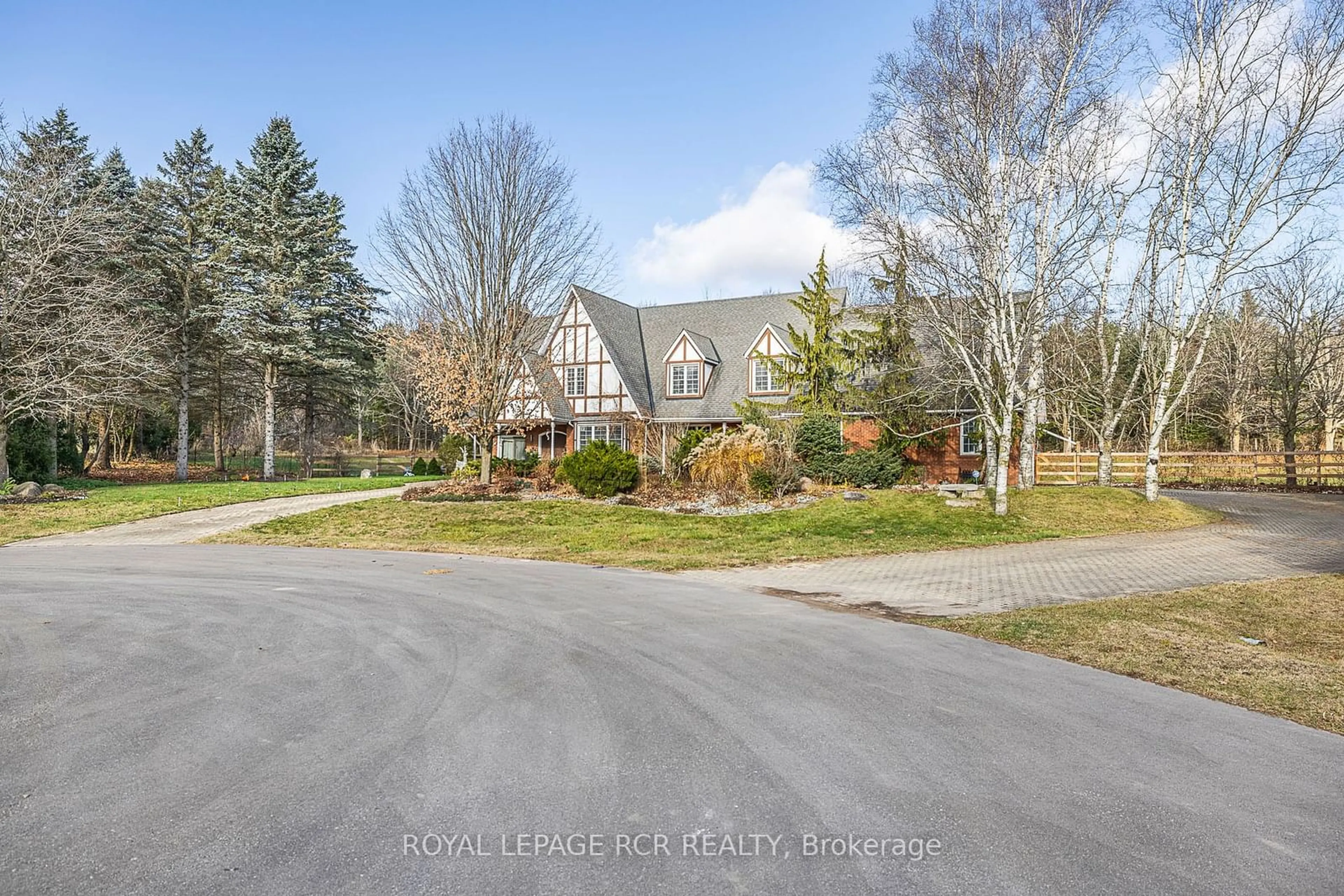 Frontside or backside of a home, the street view for 23 Forfardale Rd, Whitchurch-Stouffville Ontario L4A 7X3