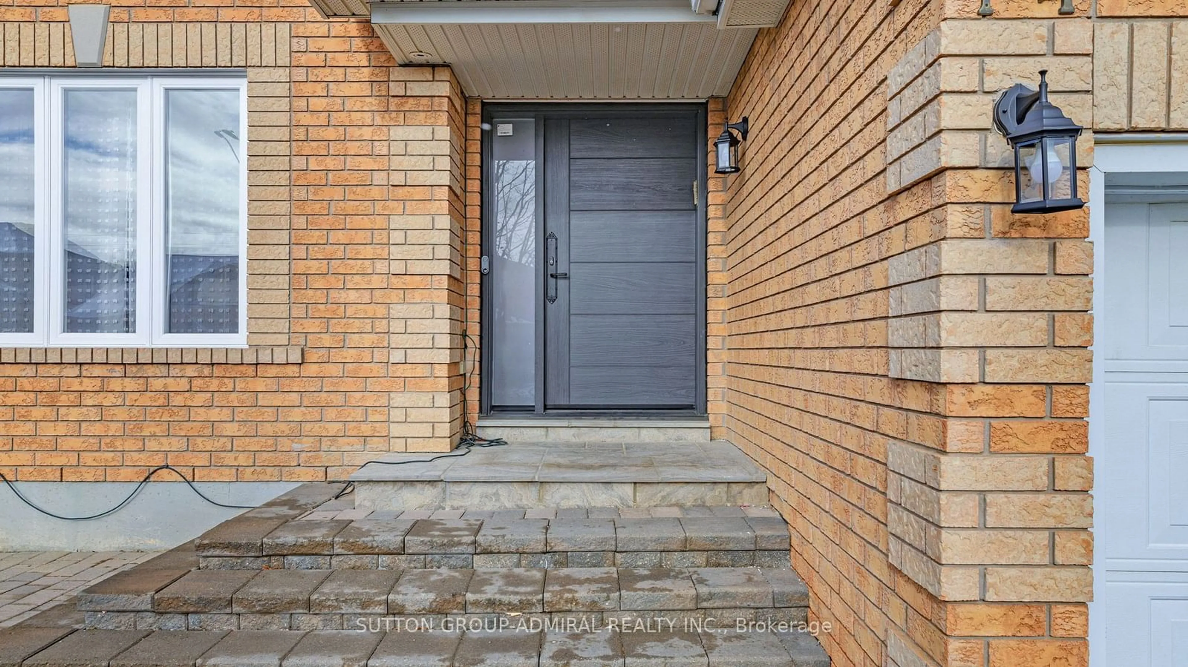 Home with brick exterior material for 14 Metcalfe Dr, Bradford West Gwillimbury Ontario L3Z 3C7