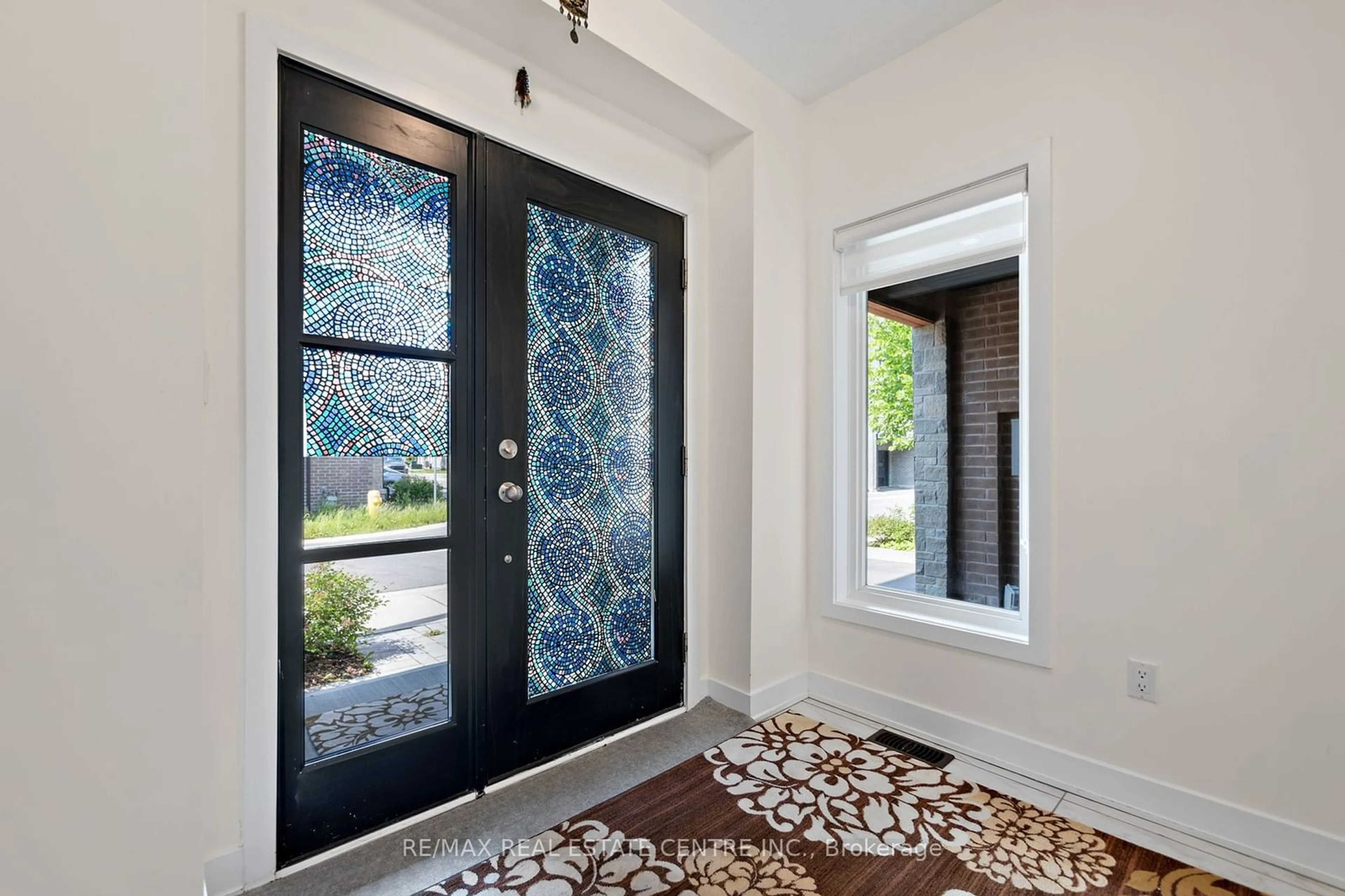 Indoor entryway, carpet floors for 53 Benoit St, Vaughan Ontario L4H 4R3