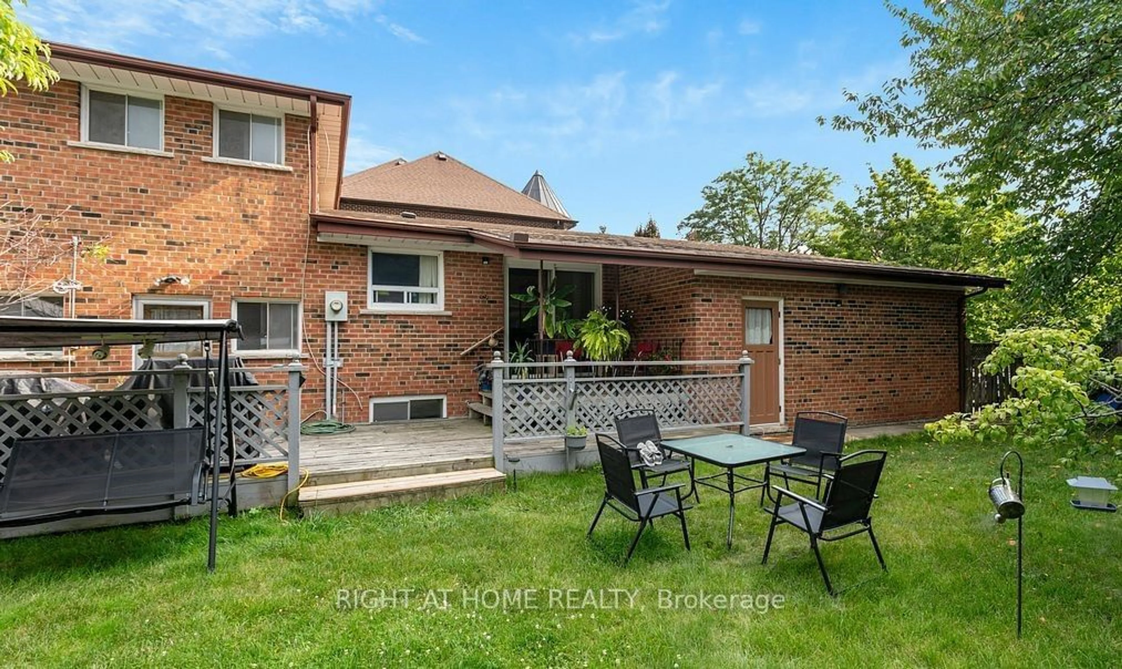 A pic from exterior of the house or condo, the fenced backyard for 46 Sunnywood Cres, Richmond Hill Ontario L4C 6W3