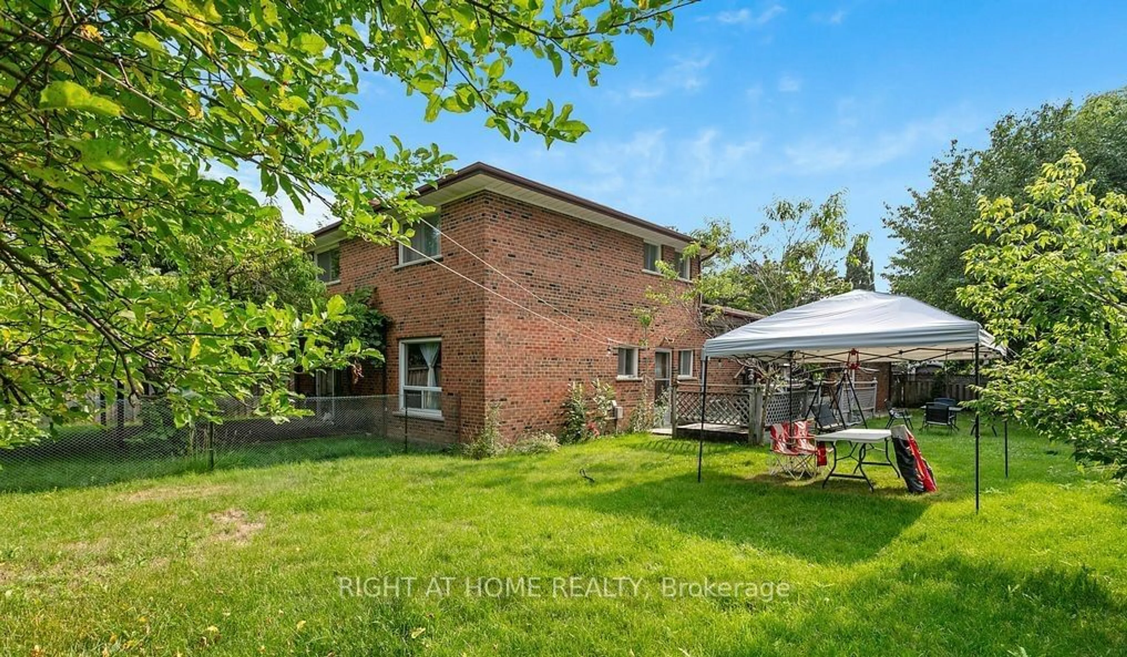 Patio, the fenced backyard for 46 Sunnywood Cres, Richmond Hill Ontario L4C 6W3