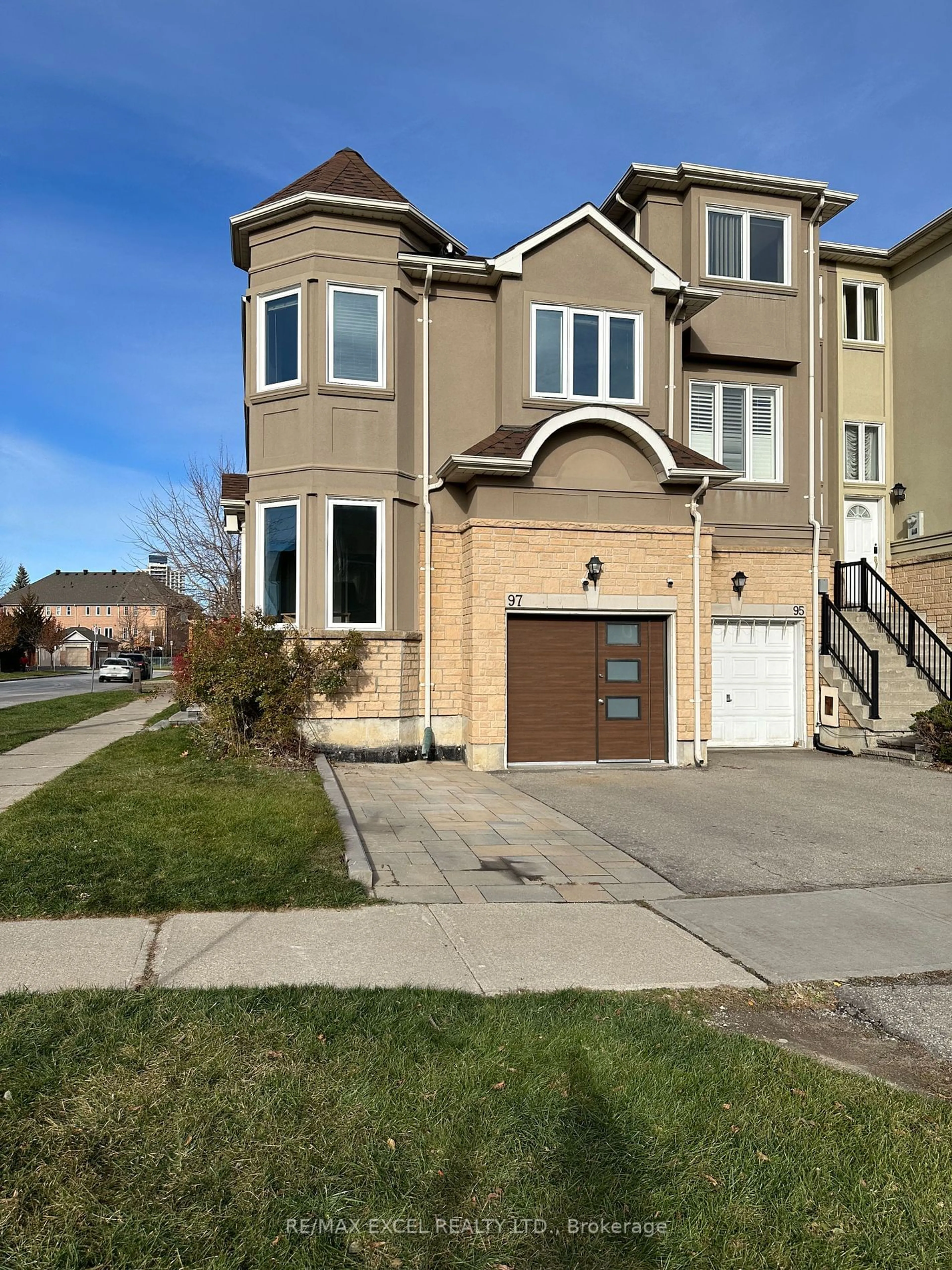 A pic from exterior of the house or condo, the street view for 97 Beresford Dr, Richmond Hill Ontario L4B 4J5