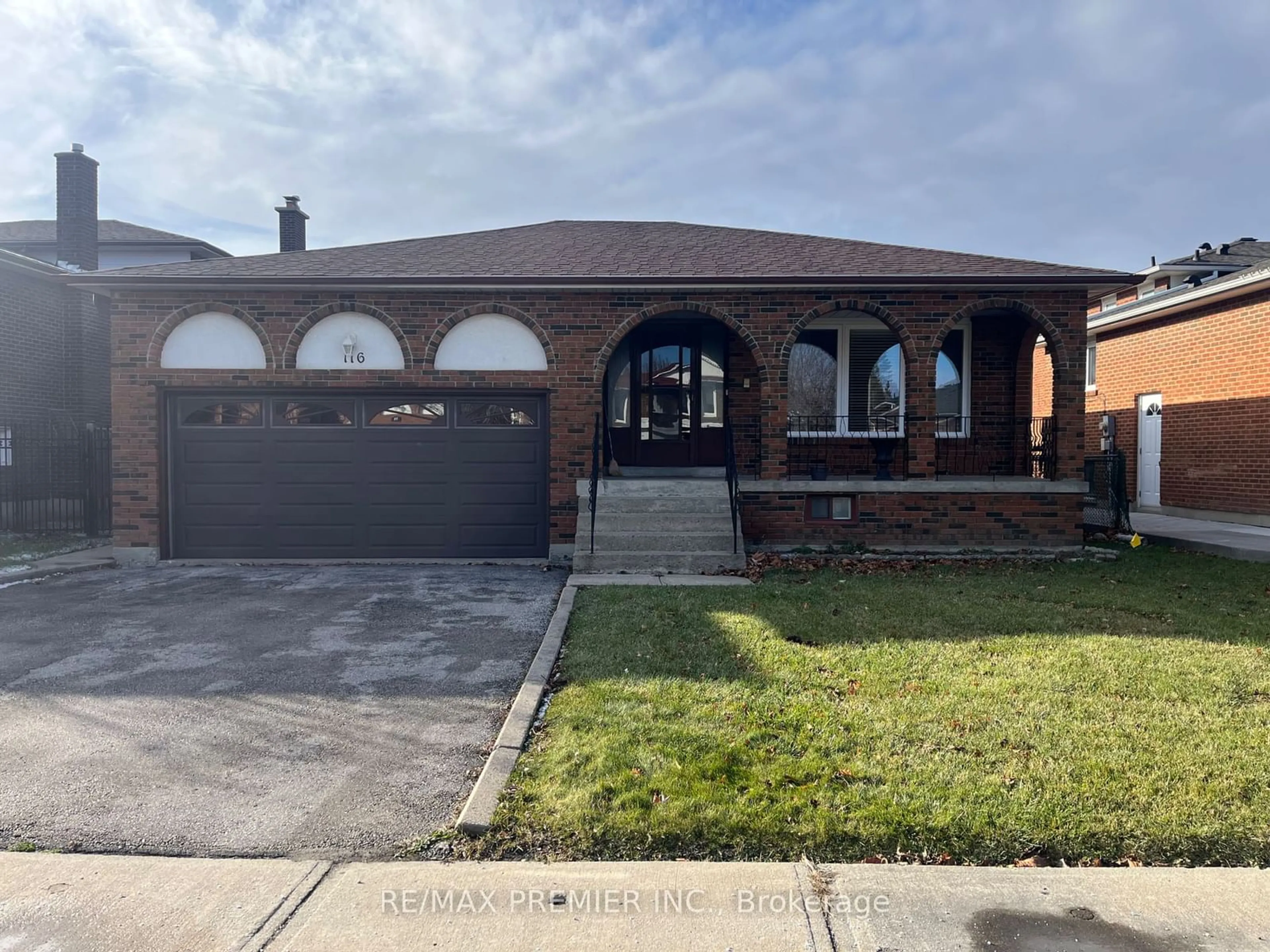 Frontside or backside of a home, the street view for 116 Jeanne Dr, Vaughan Ontario L4L 1X9