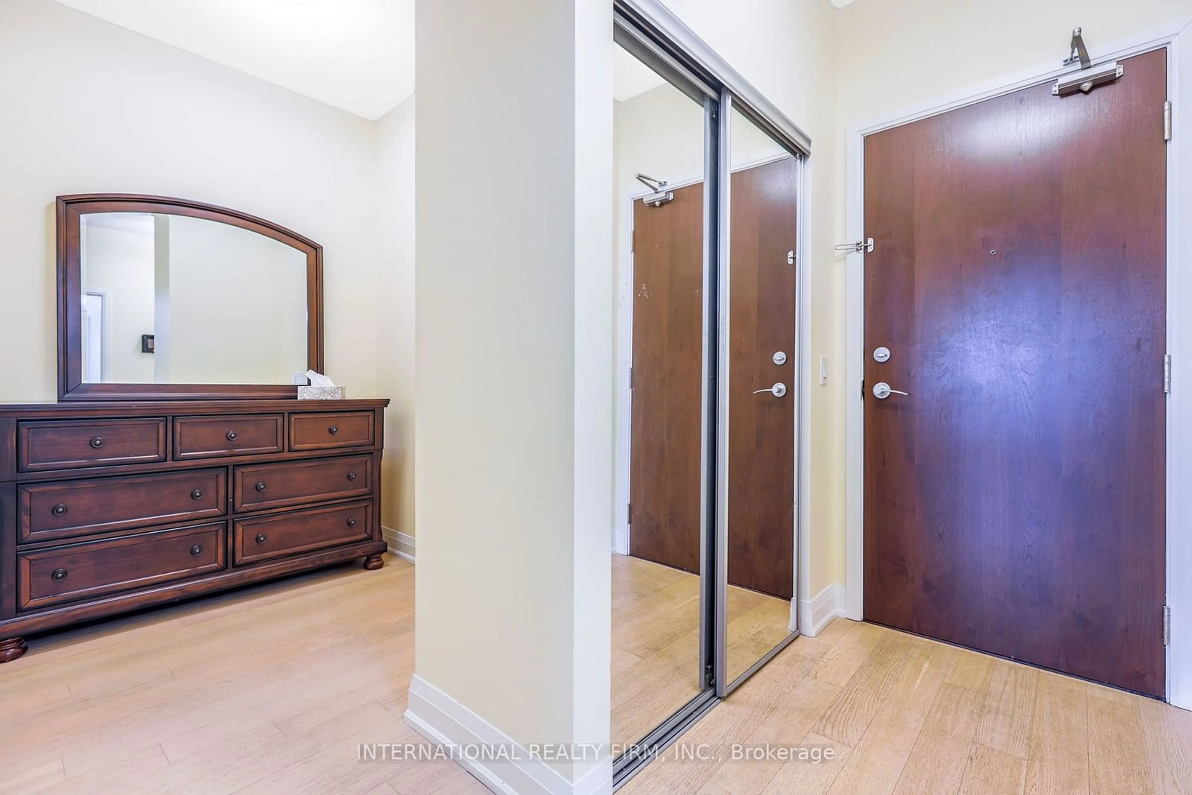 Indoor entryway, wood floors for 9582 Markham Rd #1107, Markham Ontario L6E 0T4