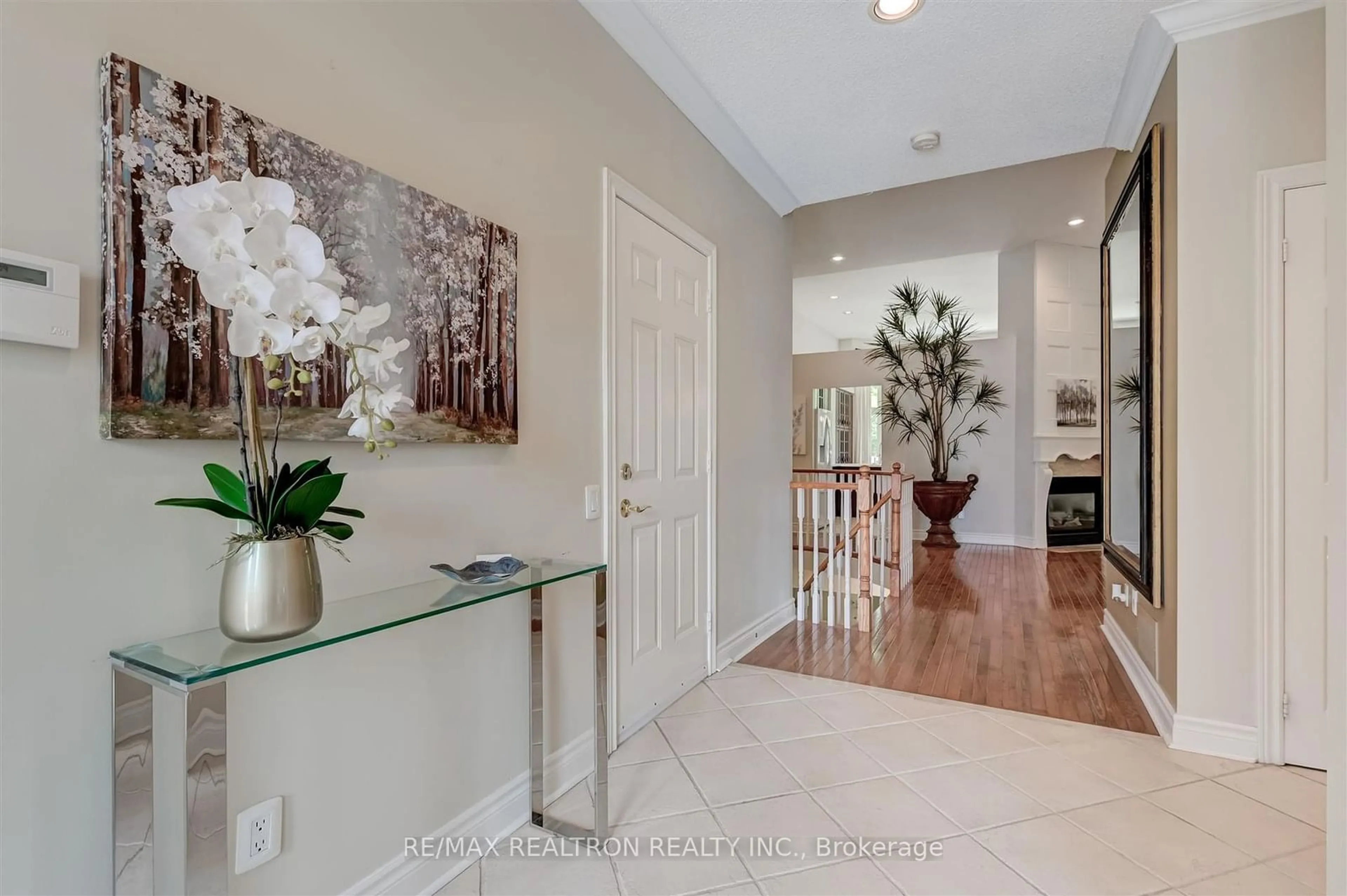 Indoor entryway, wood floors for 404 Morley Cook Cres, Newmarket Ontario L3X 2M3