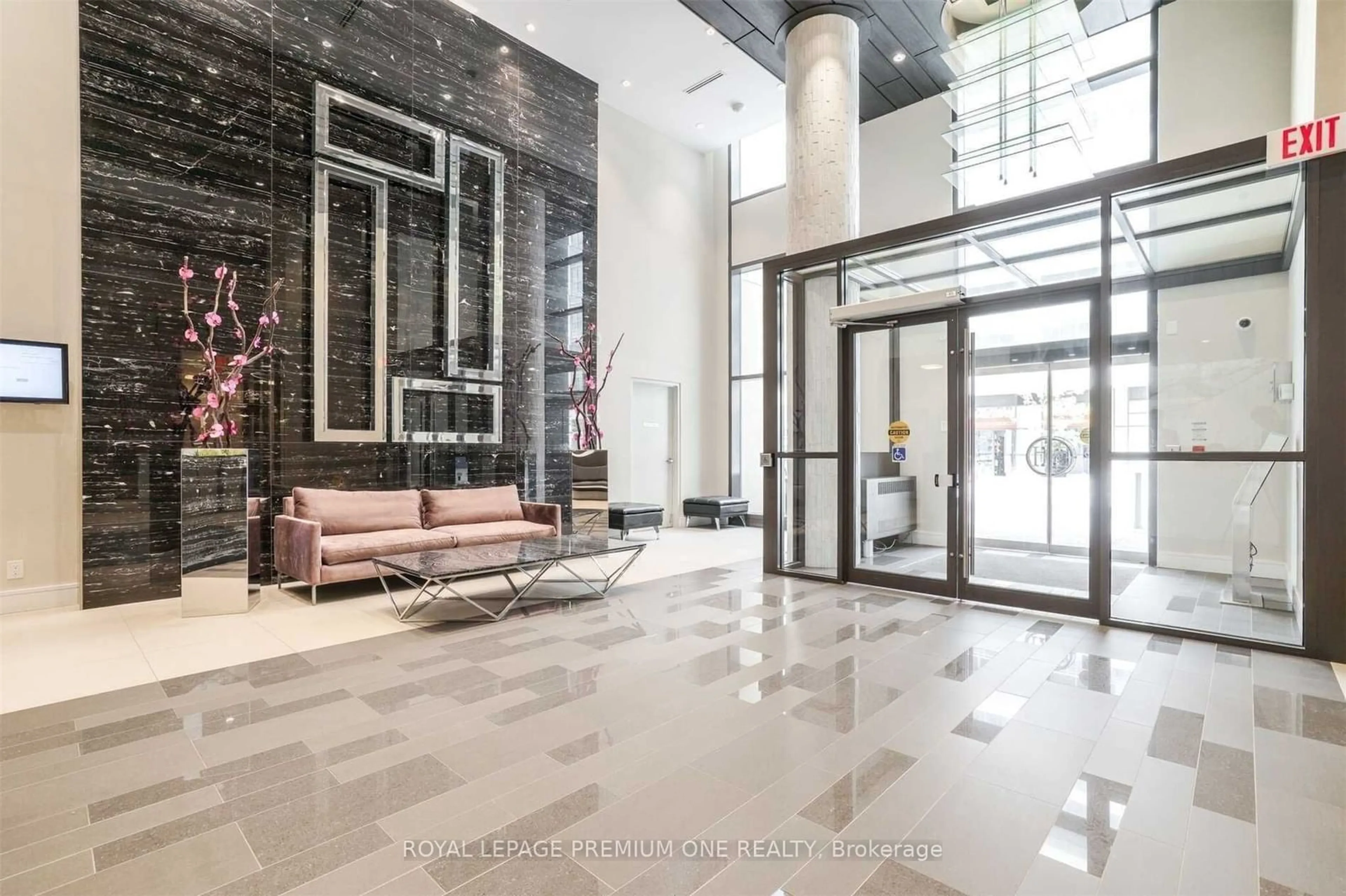 Indoor lobby, ceramic floors for 9199 Yonge St #707, Richmond Hill Ontario L4C 1H9