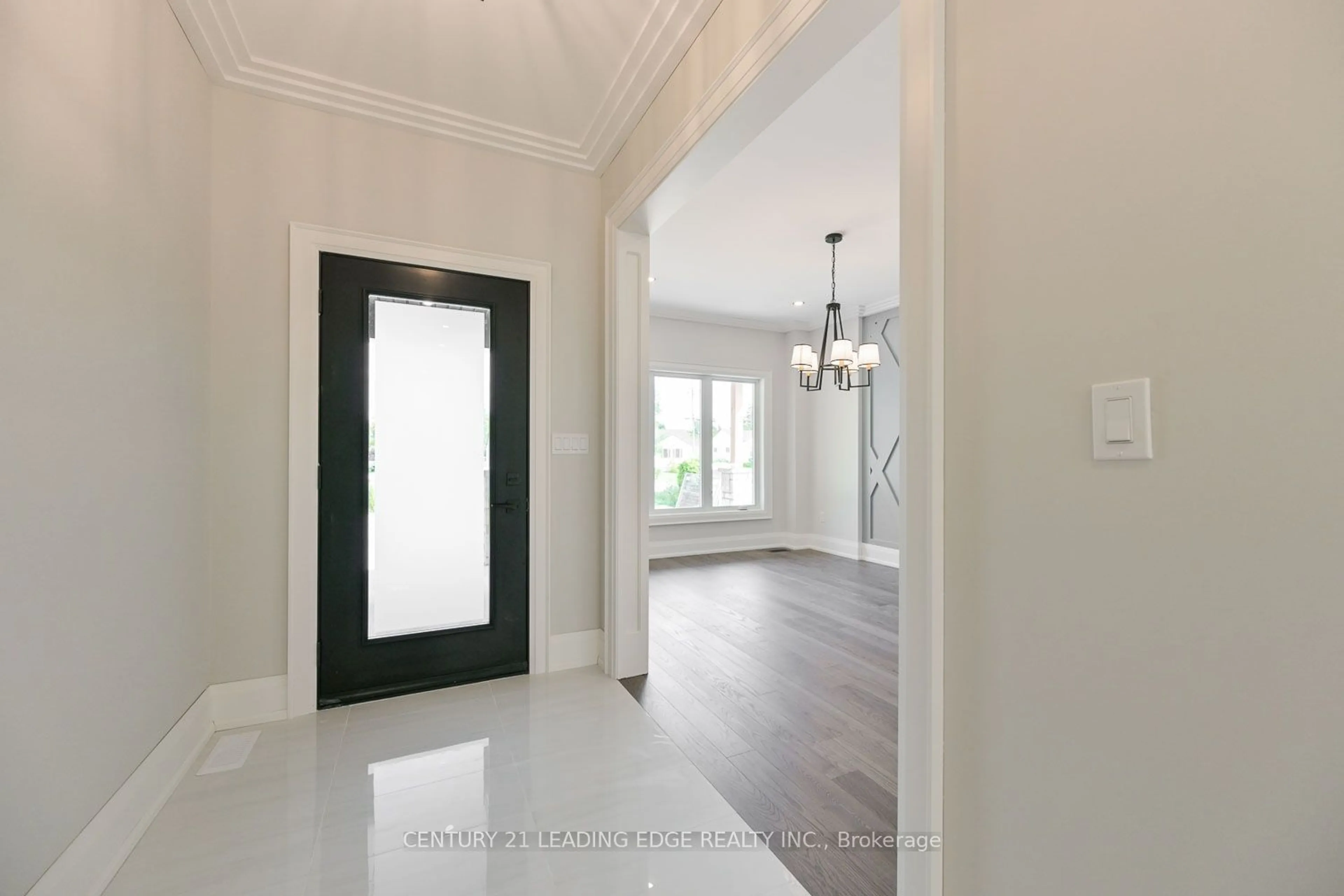 Indoor entryway, wood floors for 826 Montsell Ave, Georgina Ontario L0E 1S0