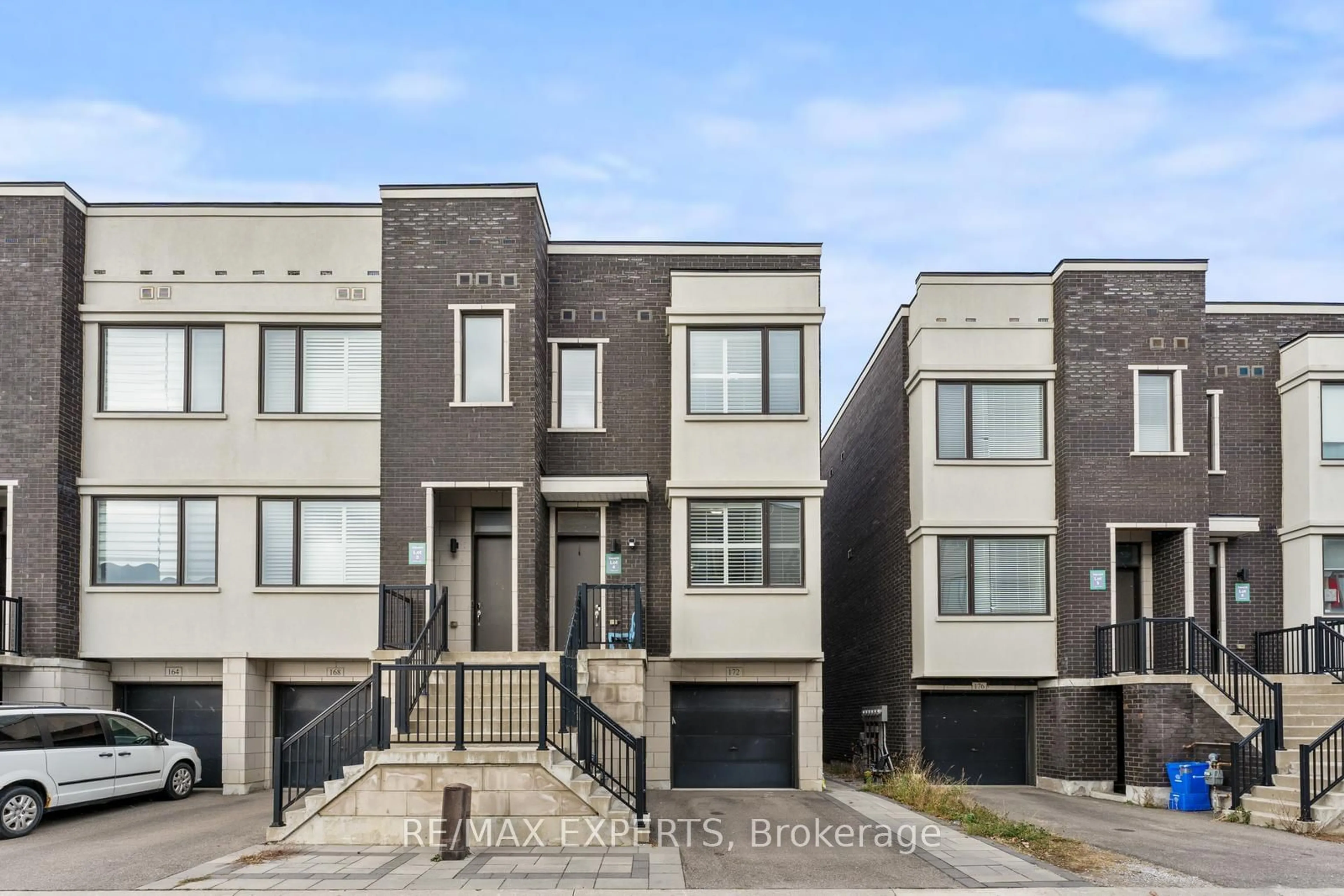 A pic from exterior of the house or condo for 172 Sydney Circ, Vaughan Ontario L4H 4R2