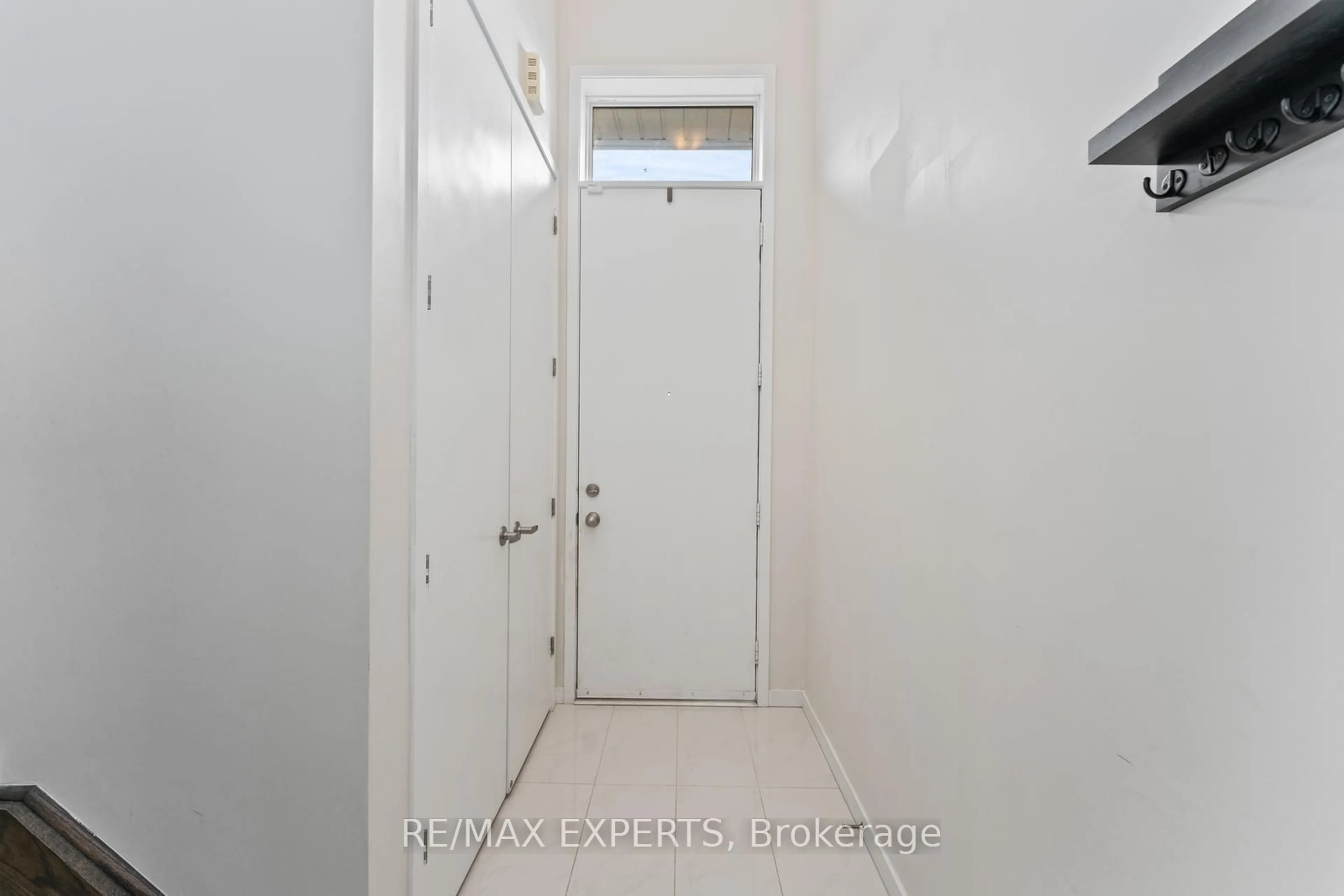 Indoor entryway, not visible floor for 172 Sydney Circ, Vaughan Ontario L4H 4R2