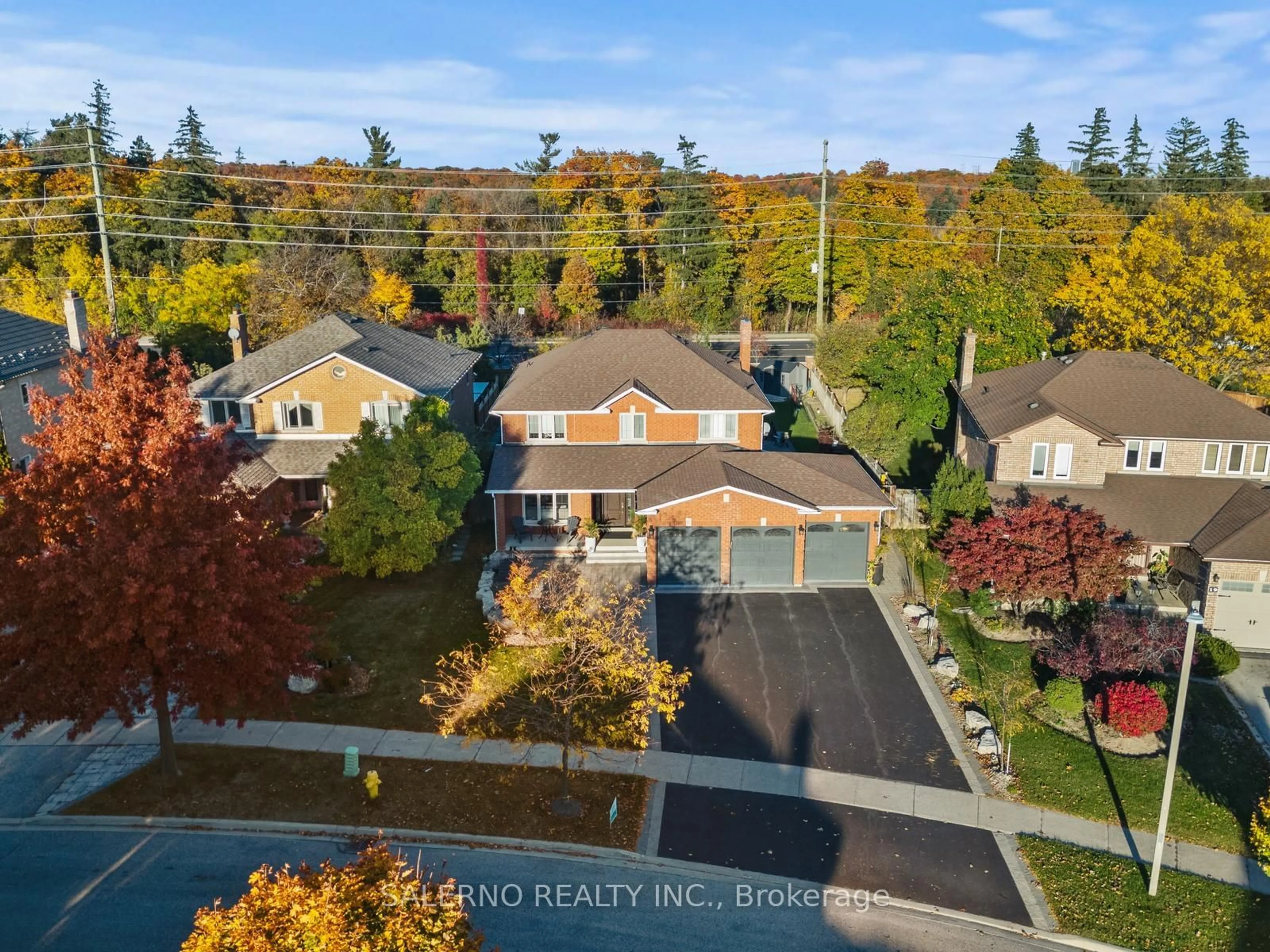 Frontside or backside of a home, the street view for 11 Calgary Gdns, Vaughan Ontario L4L 8B2