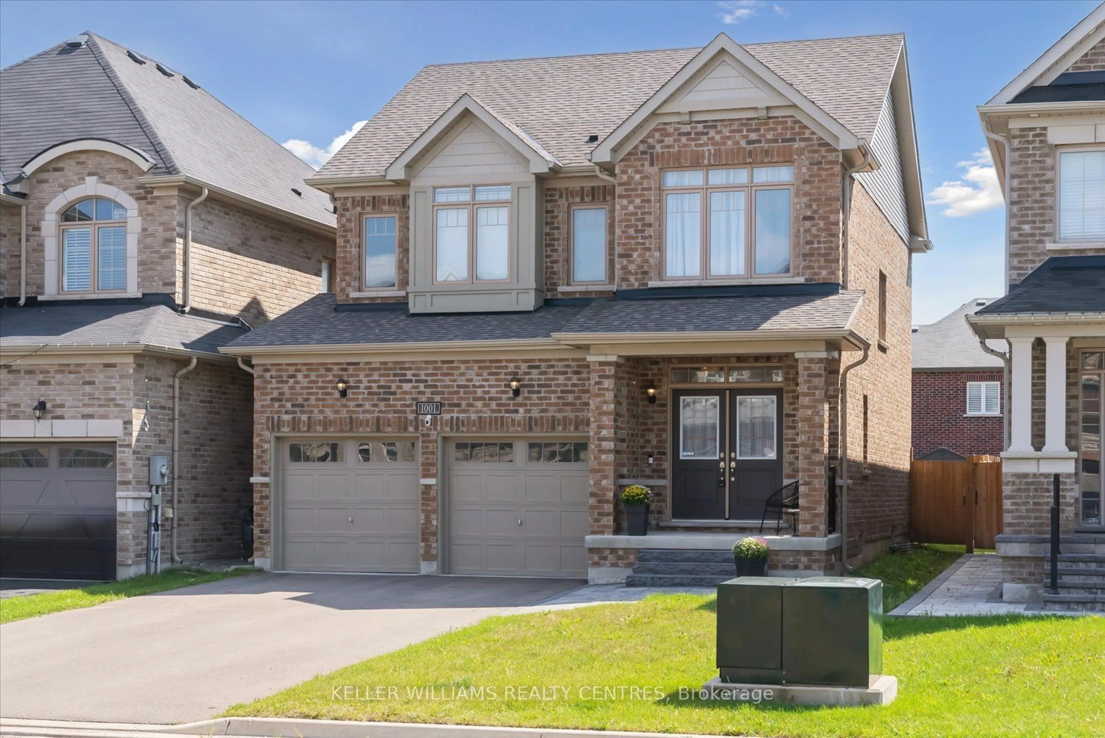 Home with brick exterior material for 1001 Barton Way, Innisfil Ontario L9S 4R7