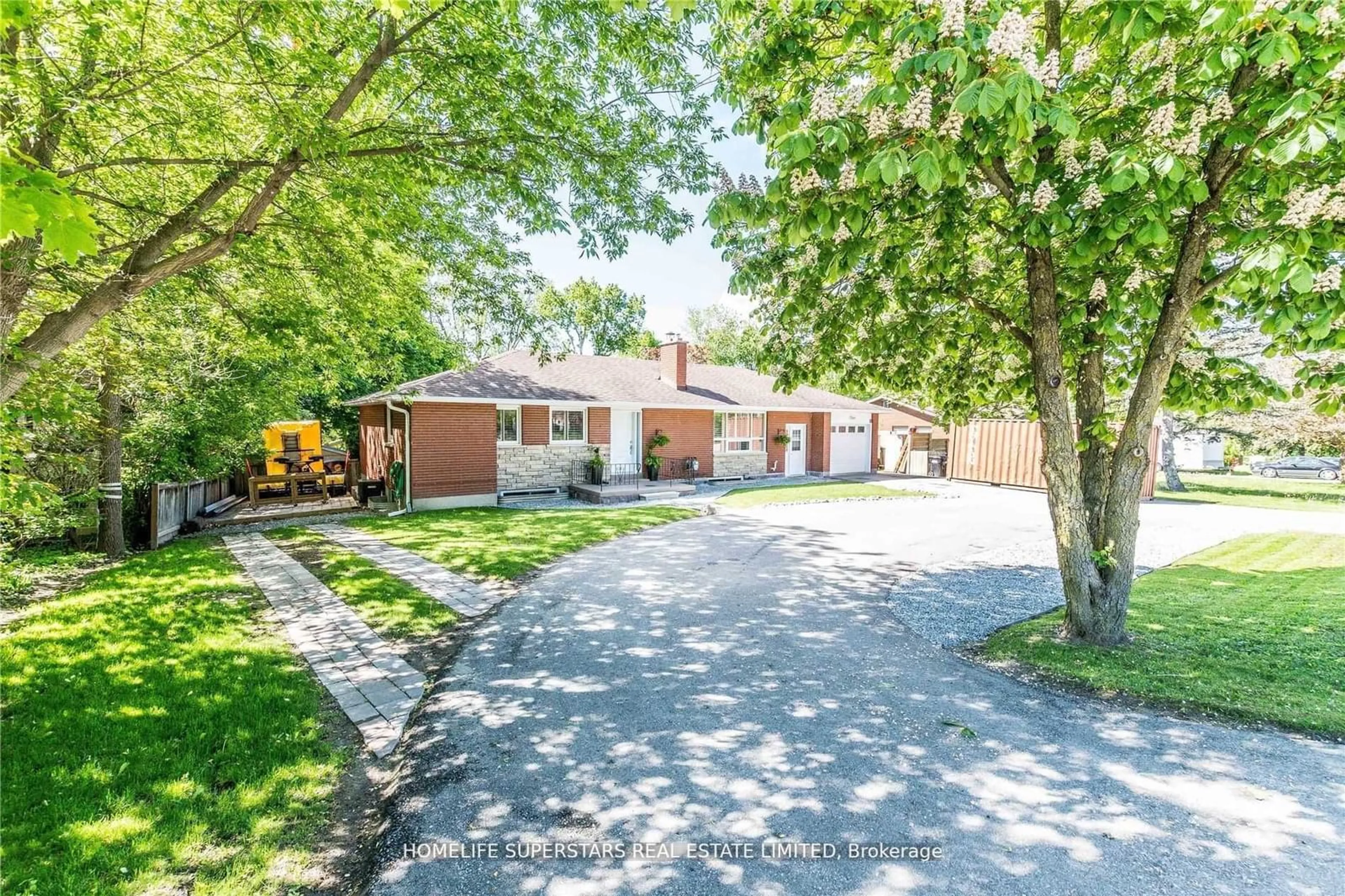 A pic from exterior of the house or condo, the street view for 4365 7th Line, Bradford West Gwillimbury Ontario L0G 1B0