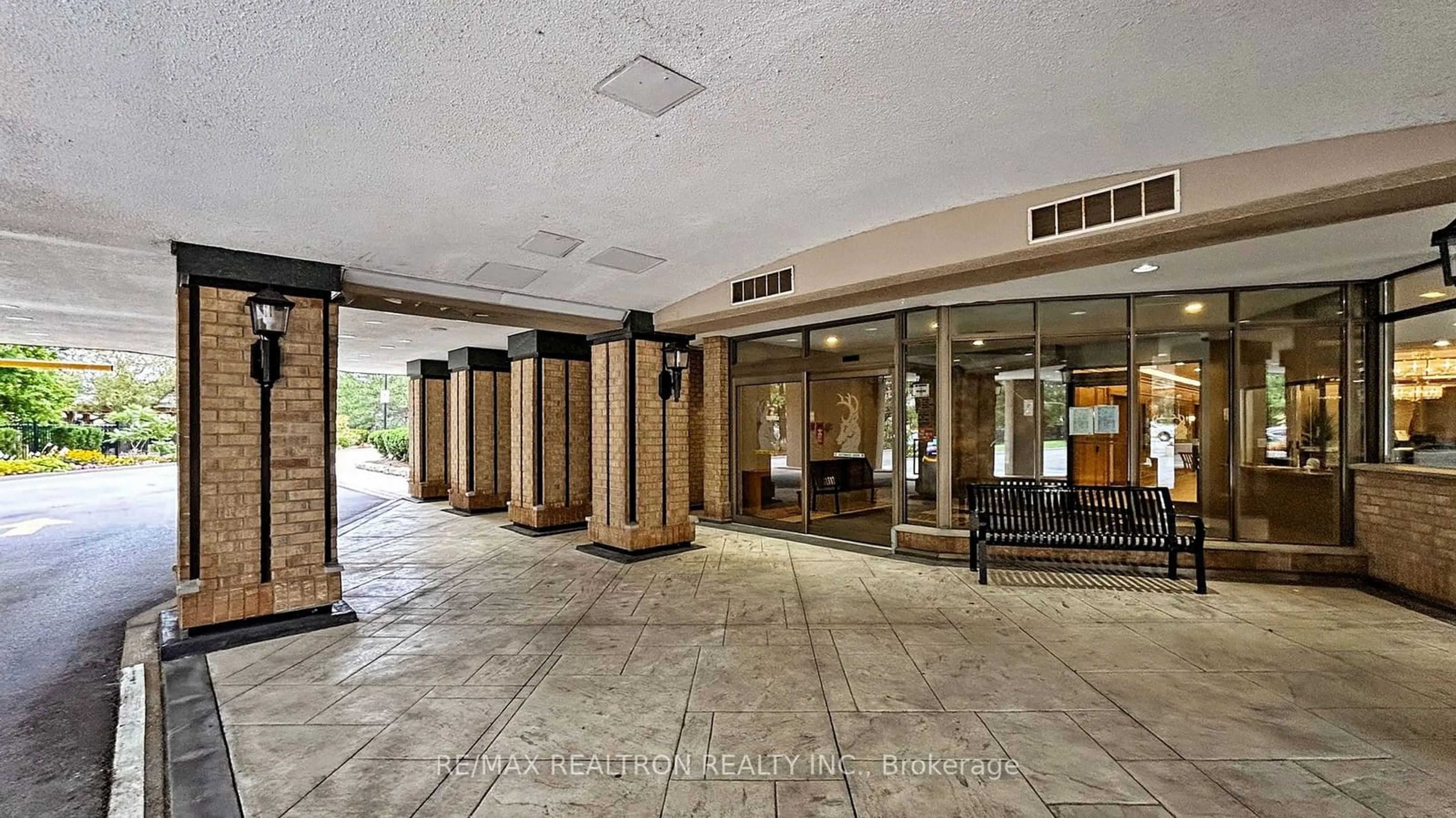 Indoor lobby, unknown floor for 610 Bullock Dr #1015, Markham Ontario L3R 0G1