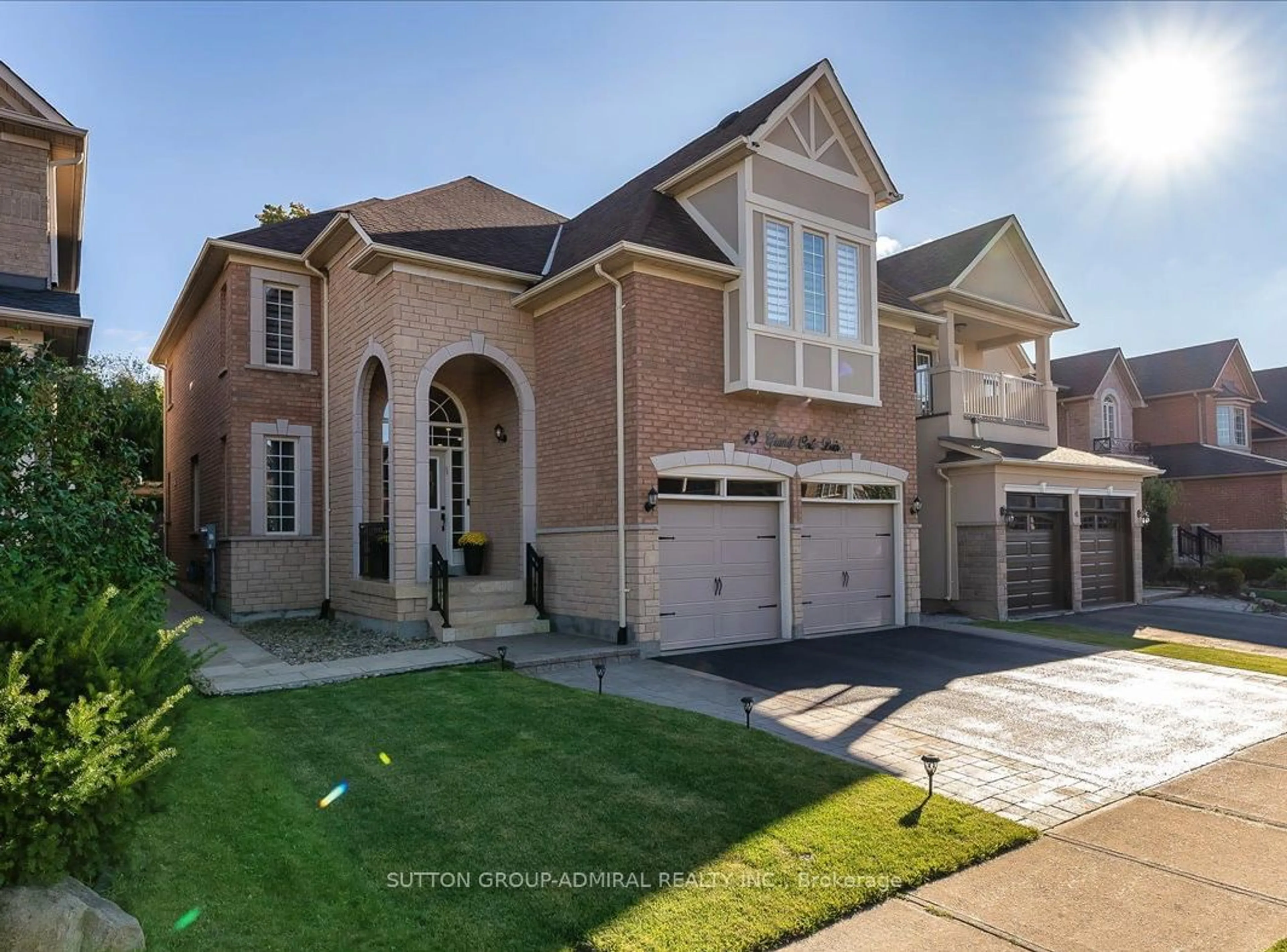 Home with brick exterior material for 43 Grand Oak Dr, Richmond Hill Ontario L4E 4A1