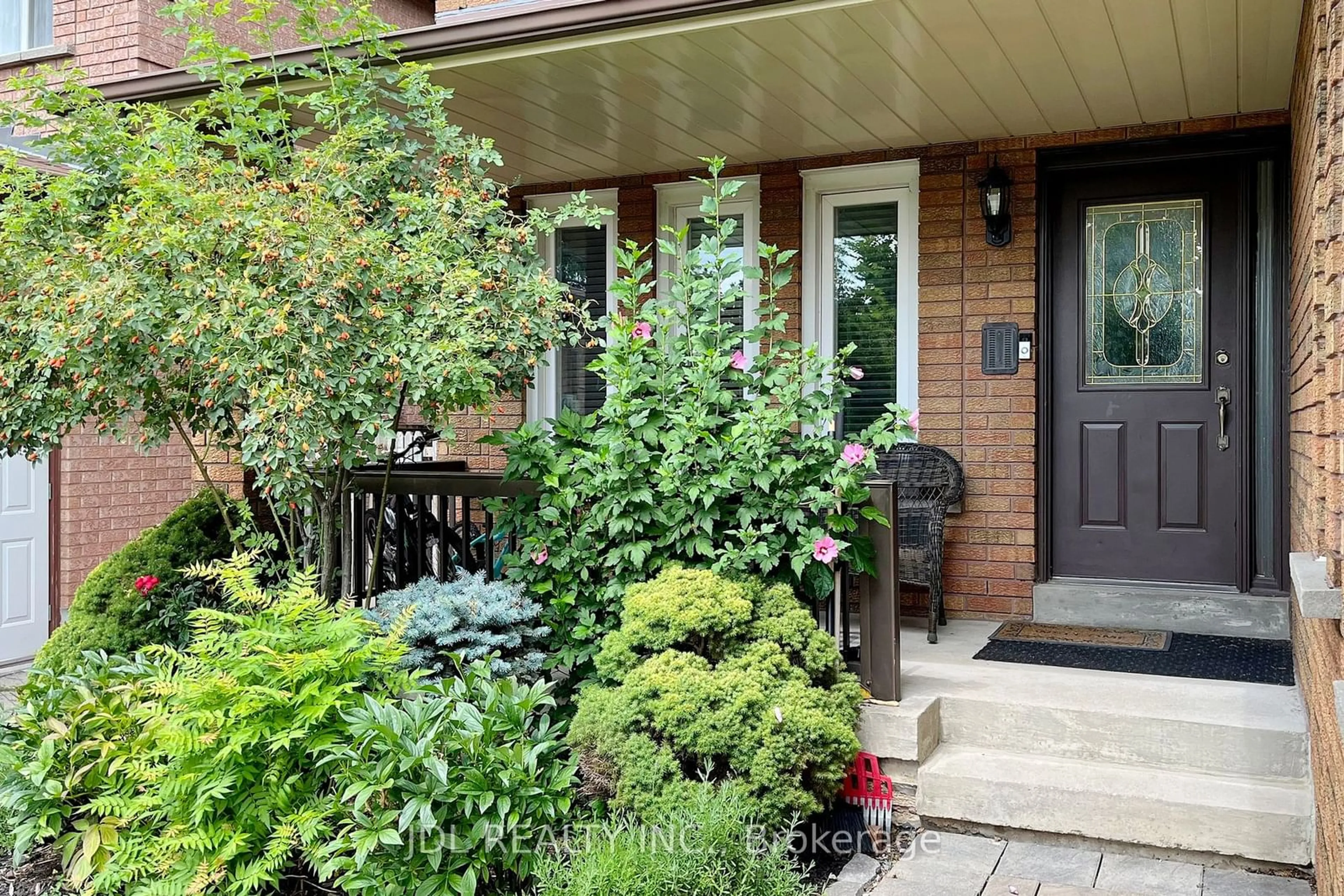 Indoor entryway, wood floors for 132 Belview Ave, Vaughan Ontario L4L 5N8