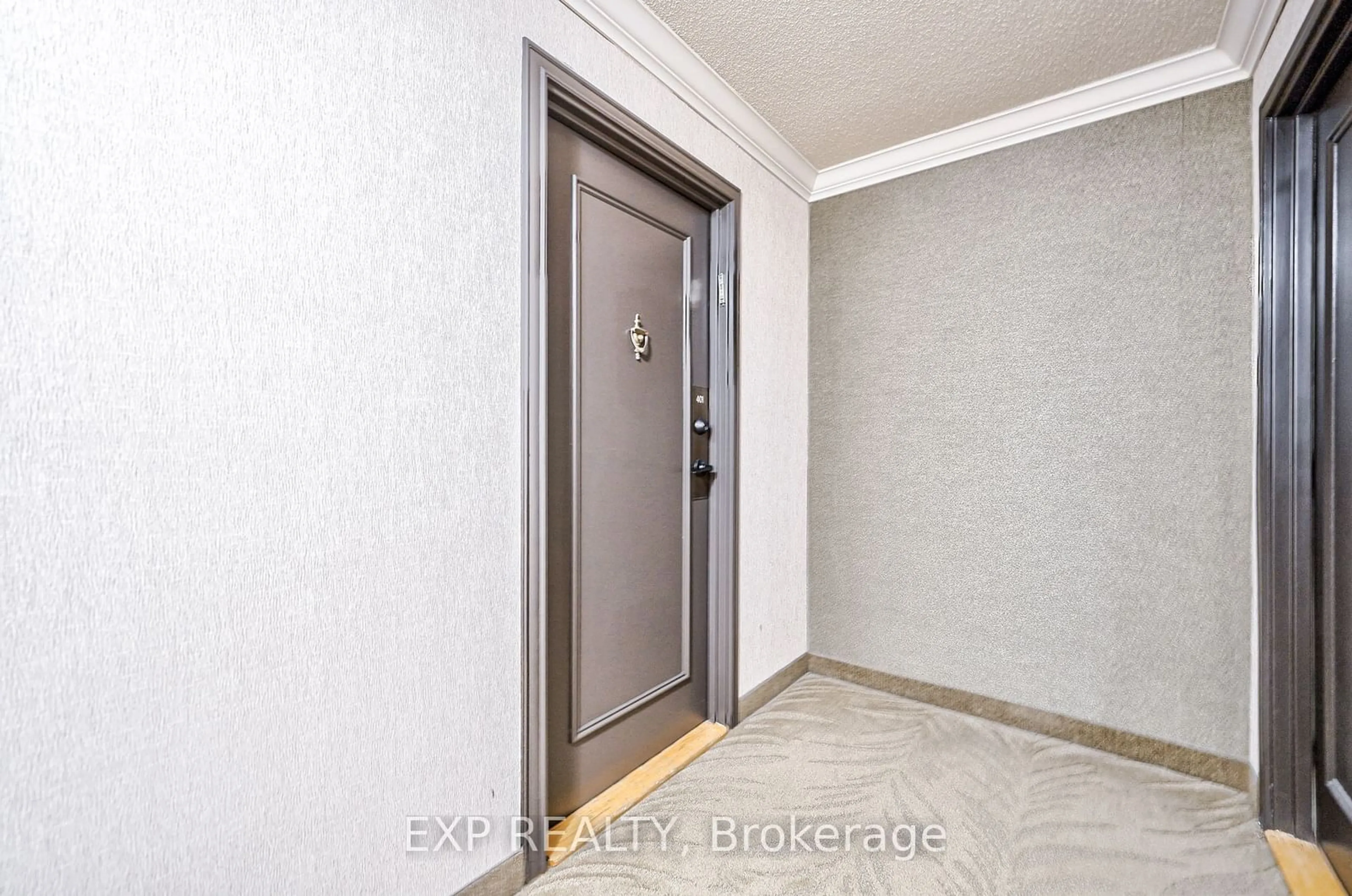 Indoor entryway, cement floor for 60 Inverlochy Blvd #401, Markham Ontario L3T 4T7