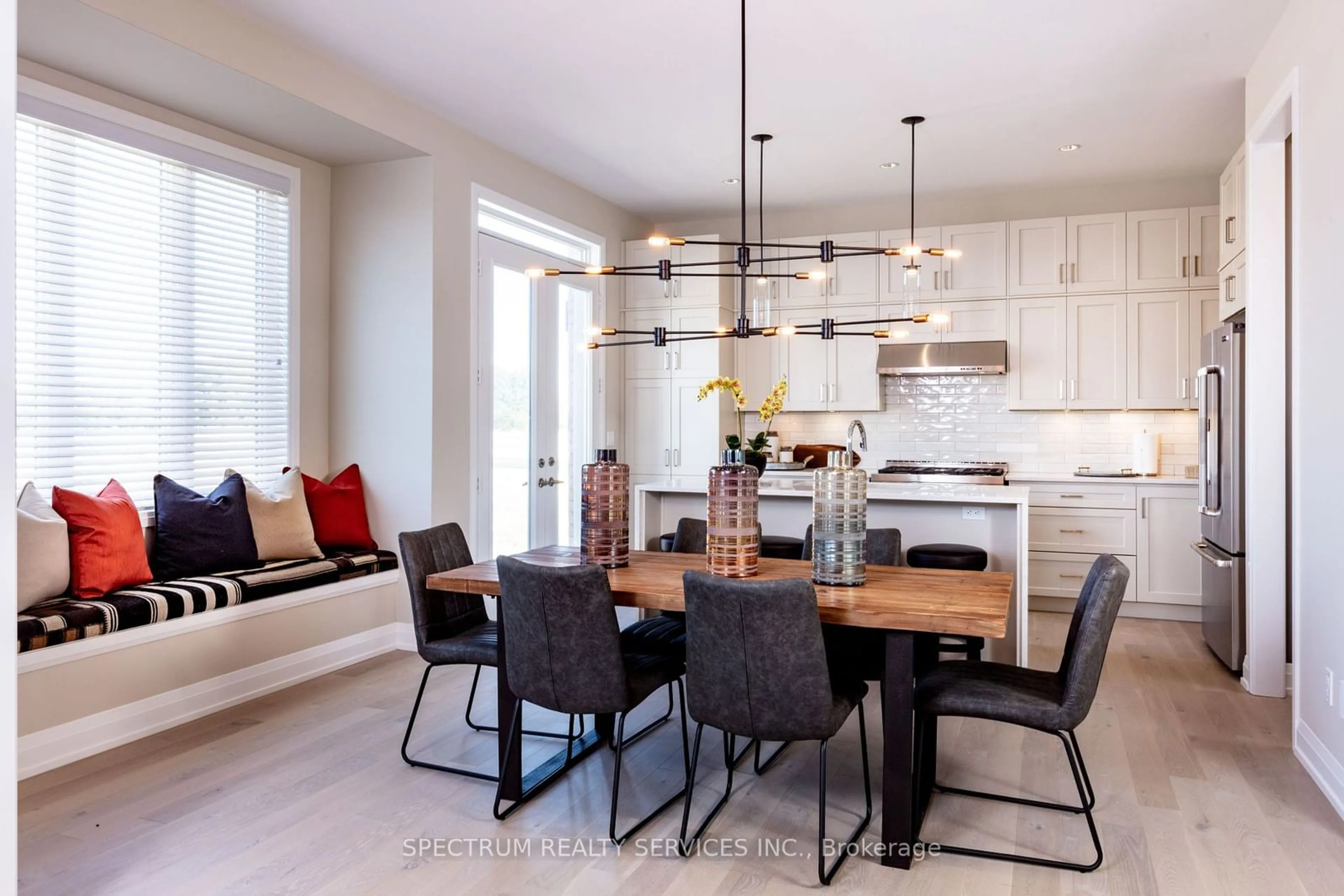 Open concept kitchen for 60 Crimson King Way, East Gwillimbury Ontario L9N 1K3