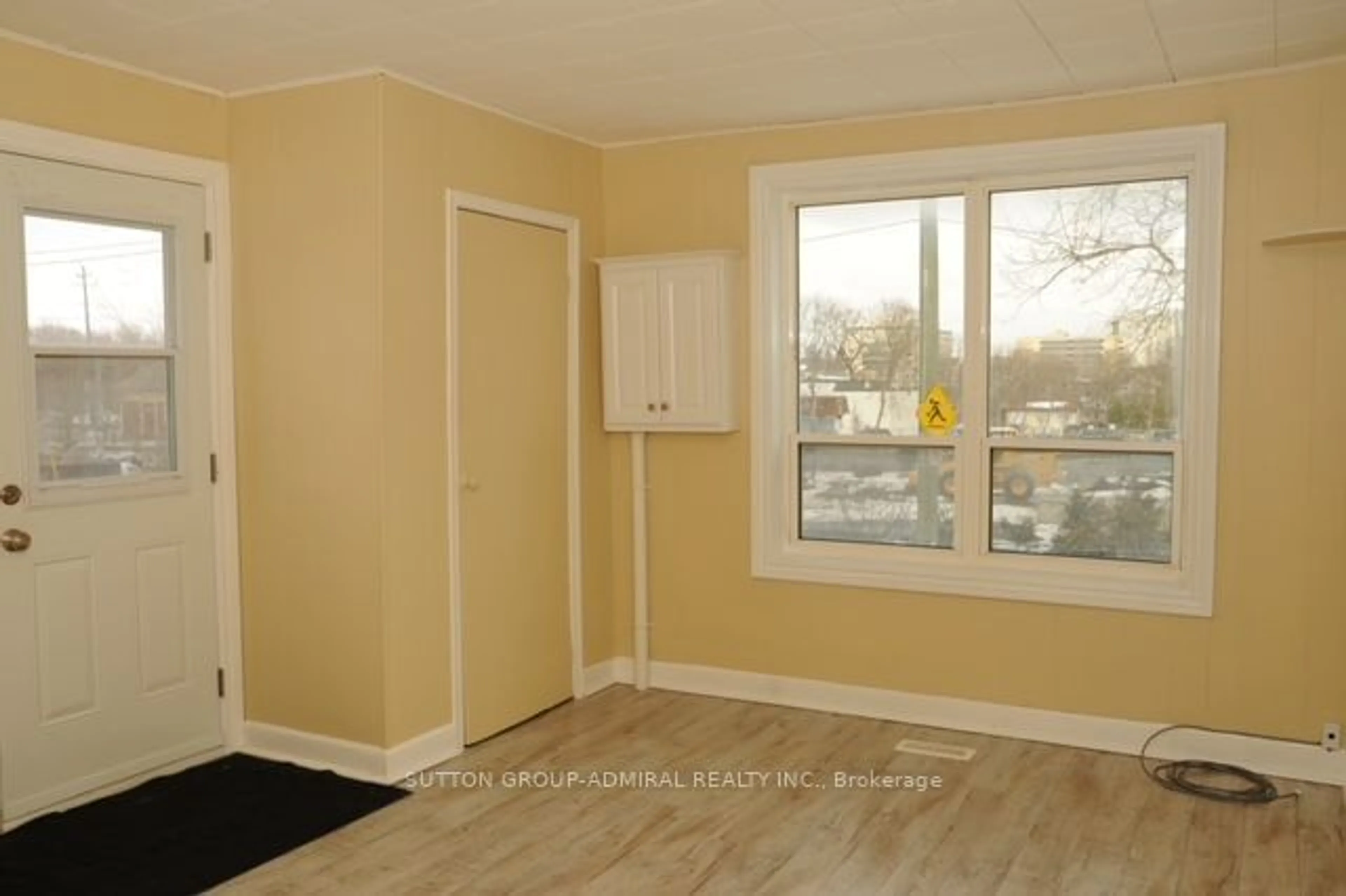 A pic of a room, wood floors for 32-34 Superior St, Newmarket Ontario L3Y 3X3