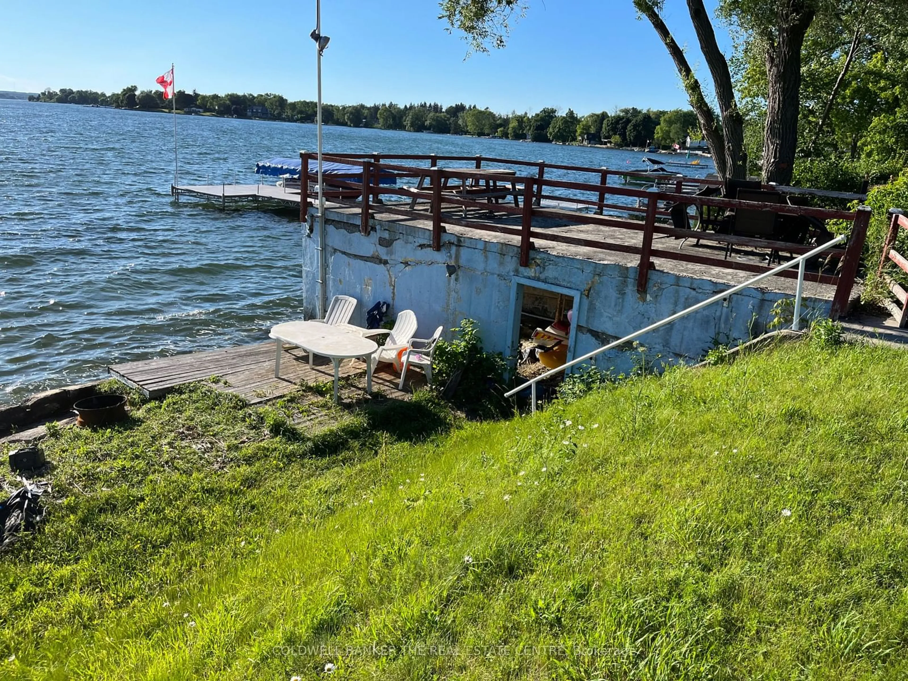 Patio, lake for 317 Lake Dr, Georgina Ontario L4P 3C8