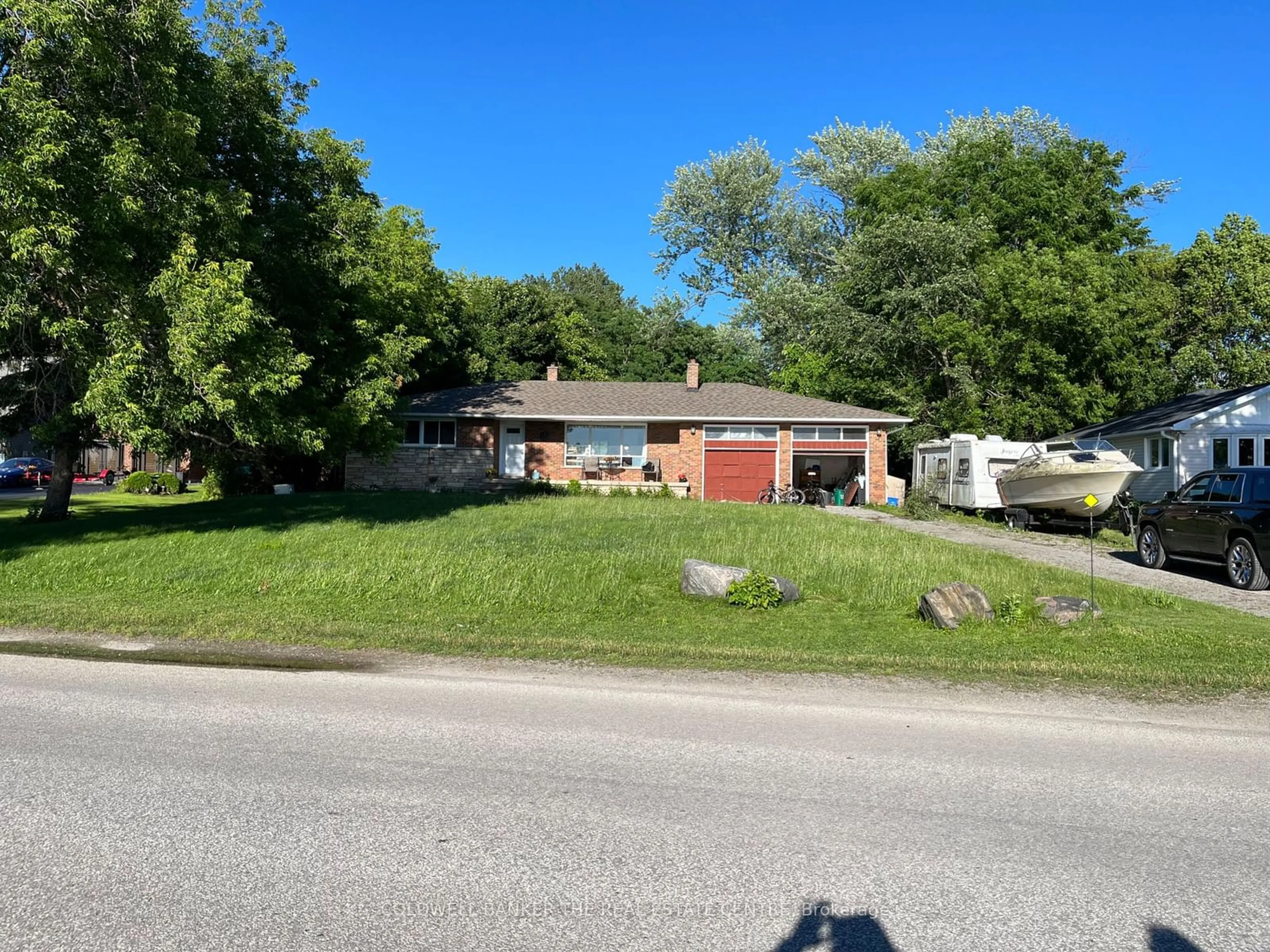 Frontside or backside of a home, the street view for 317 Lake Dr, Georgina Ontario L4P 3C8