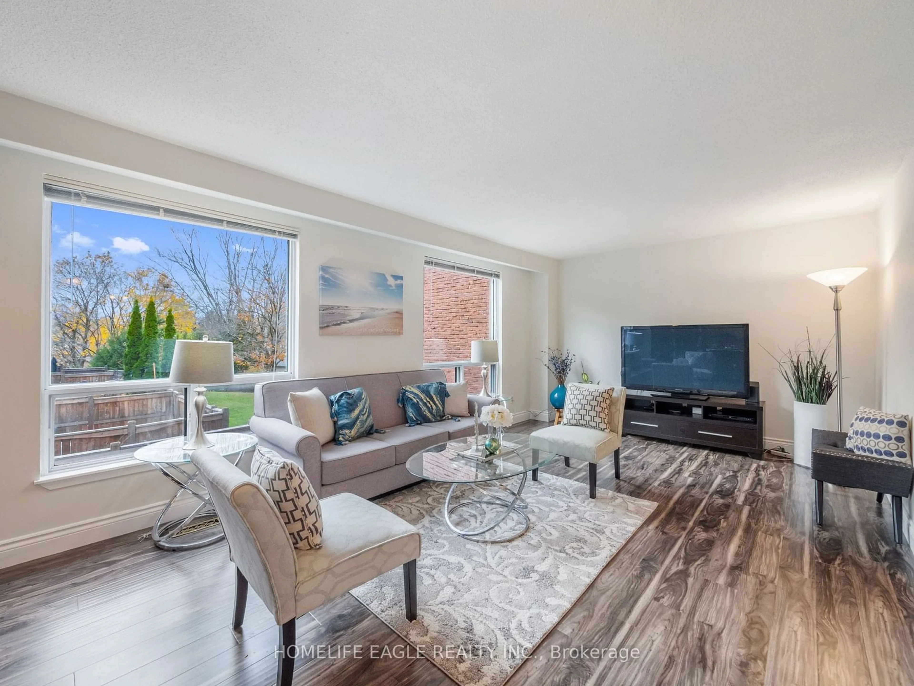 Living room, wood floors for 64 Poplar Cres #47, Aurora Ontario L4G 3L3