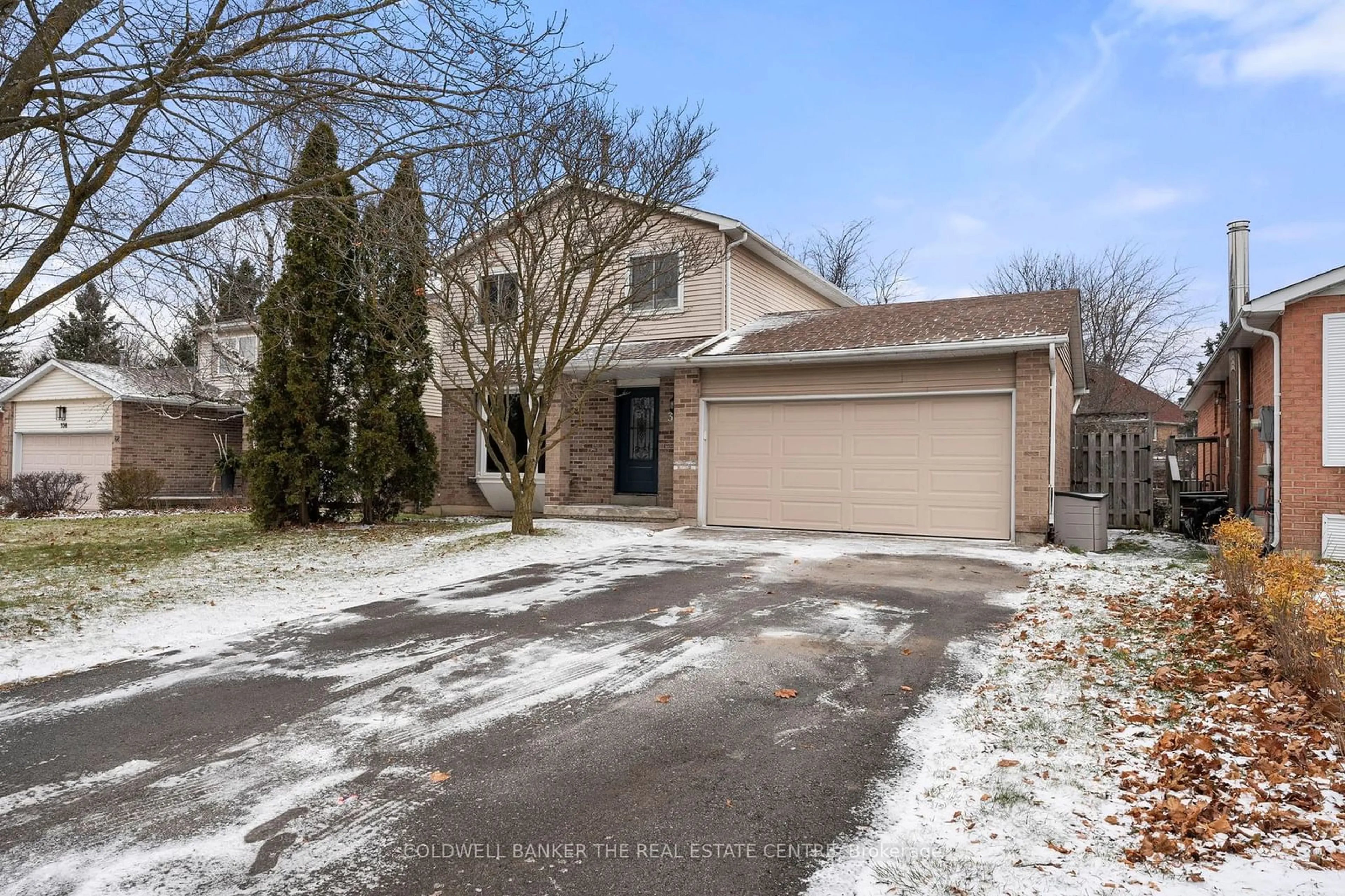 Frontside or backside of a home, the street view for 330 Liverpool Rd, Newmarket Ontario L3Y 6G2