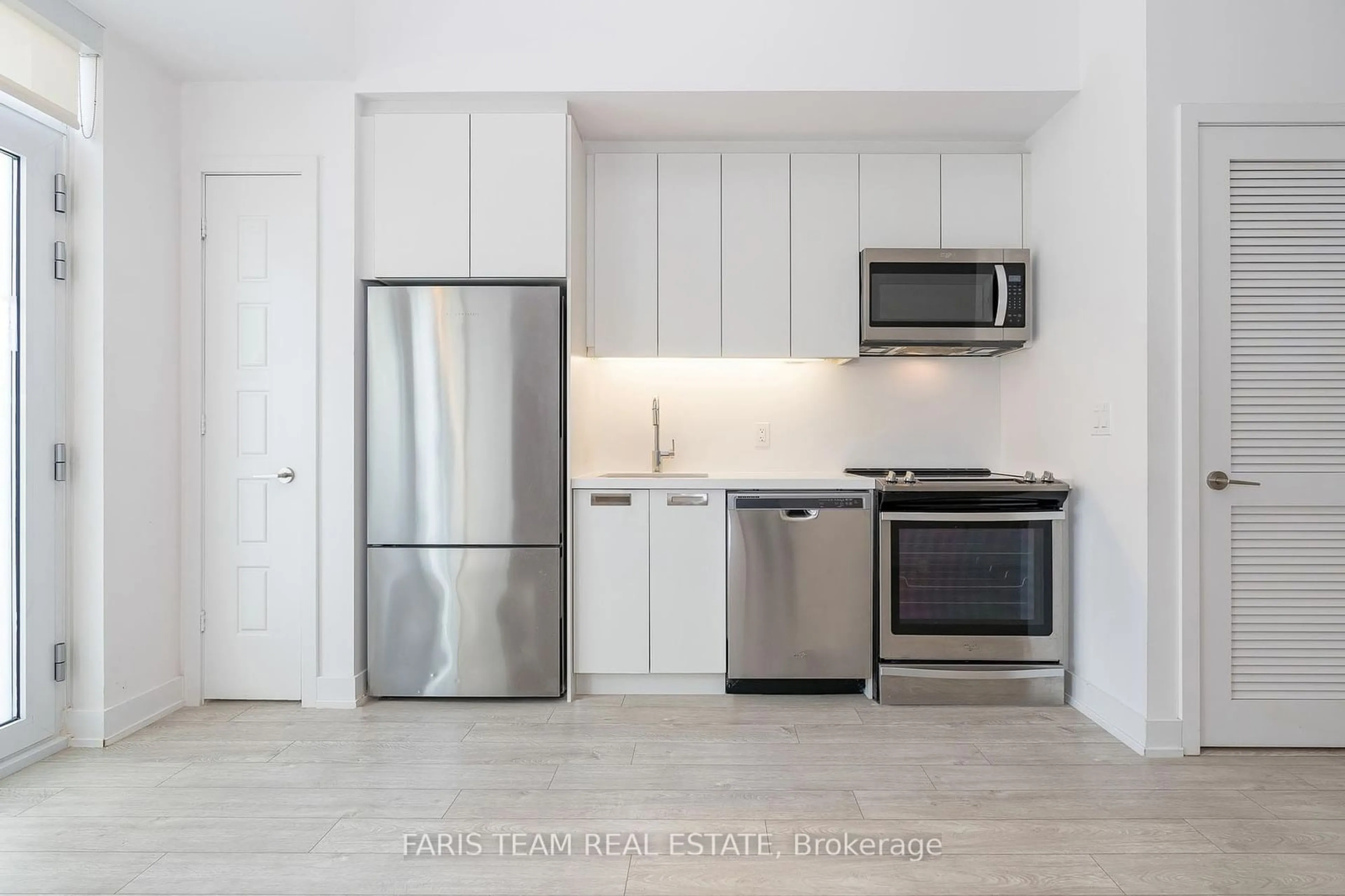 Standard kitchen for 317 Broward Way #113, Innisfil Ontario L9S 0M7