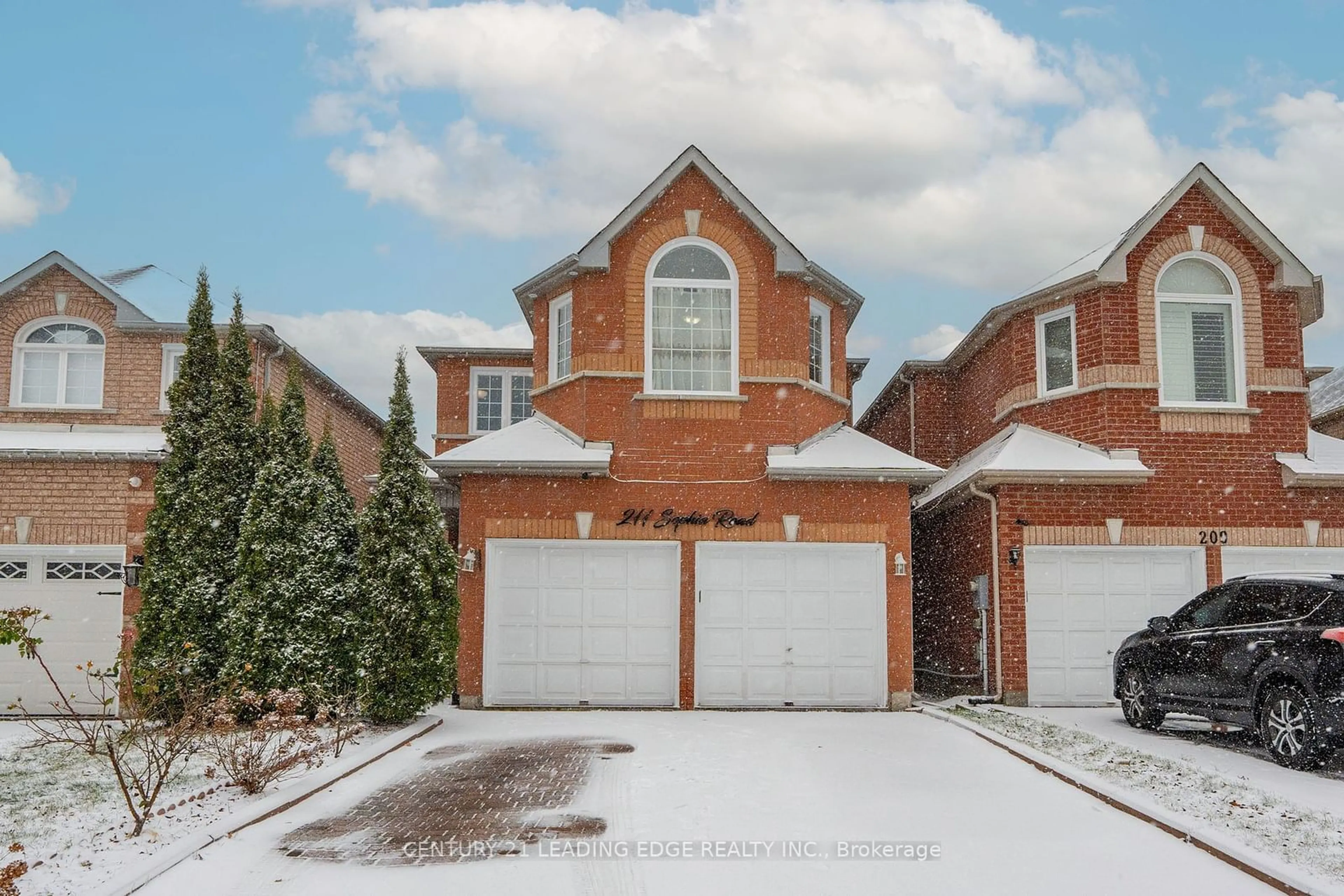 A pic from exterior of the house or condo, the street view for 211 Sophia Rd, Markham Ontario L3S 4C5