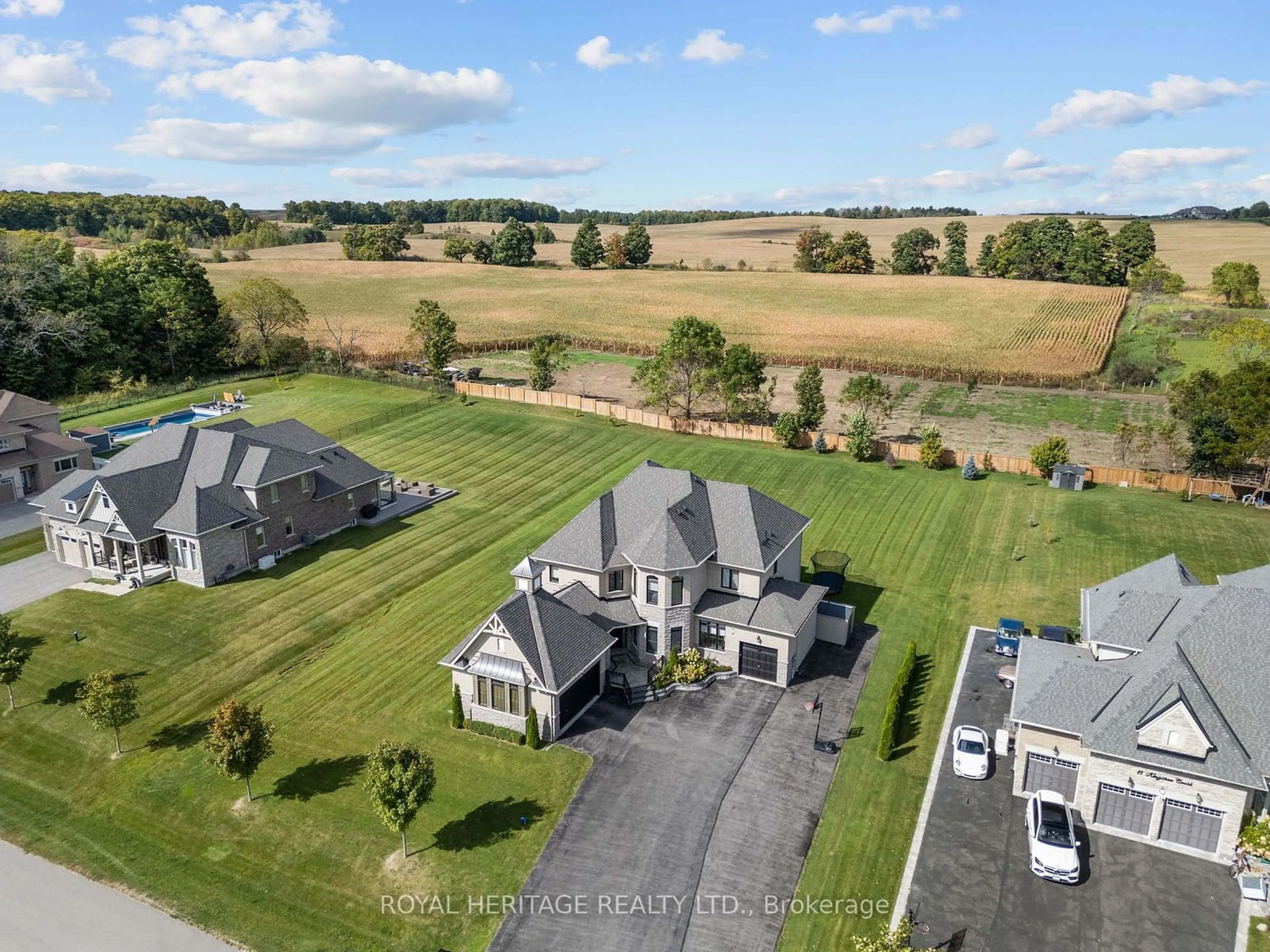 A pic from outside/outdoor area/front of a property/back of a property/a pic from drone, unknown for 20 Kingstree Crt, Whitchurch-Stouffville Ontario L4A 0G9